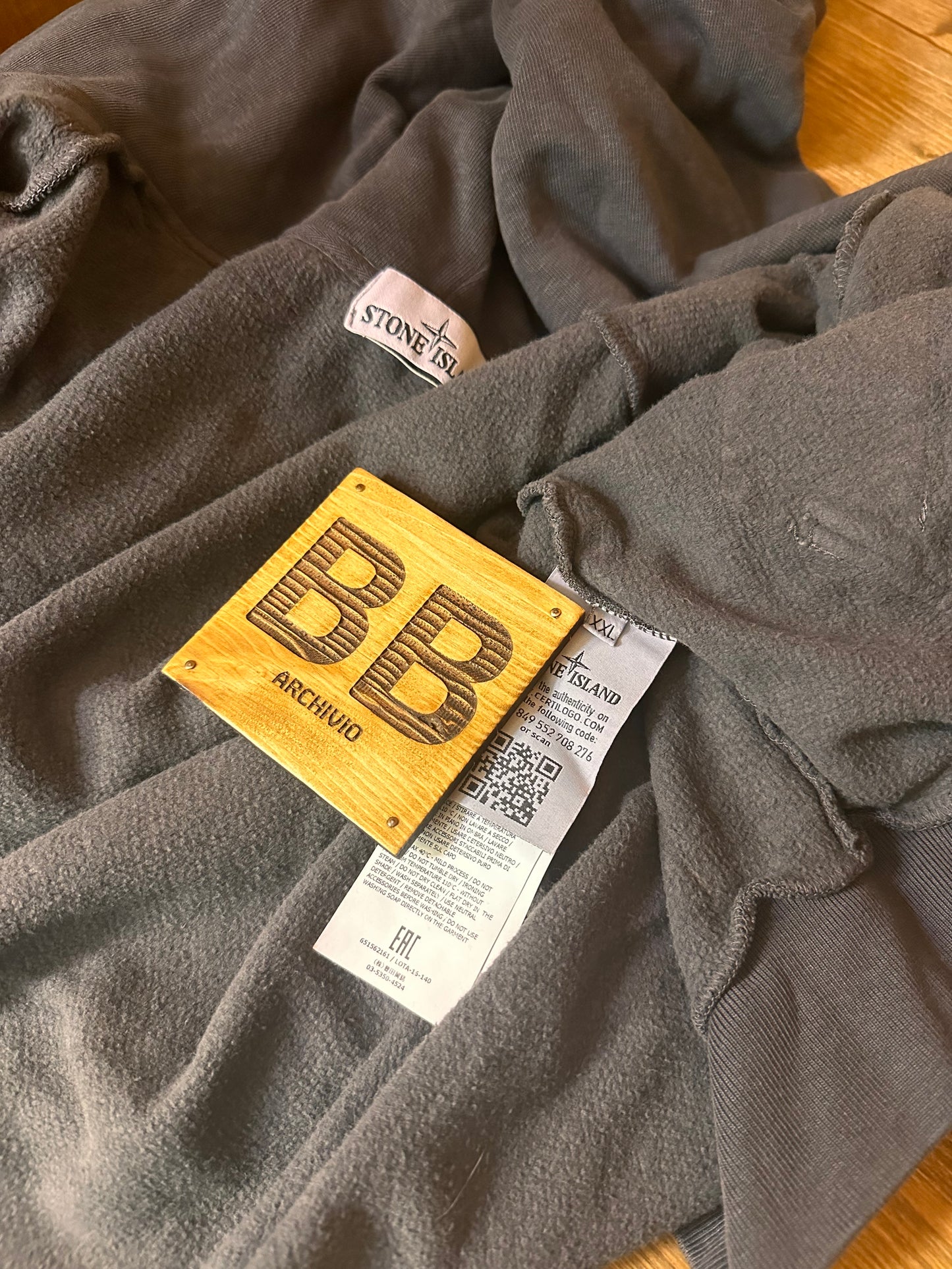 ZIPPED HOODIE in dark brown