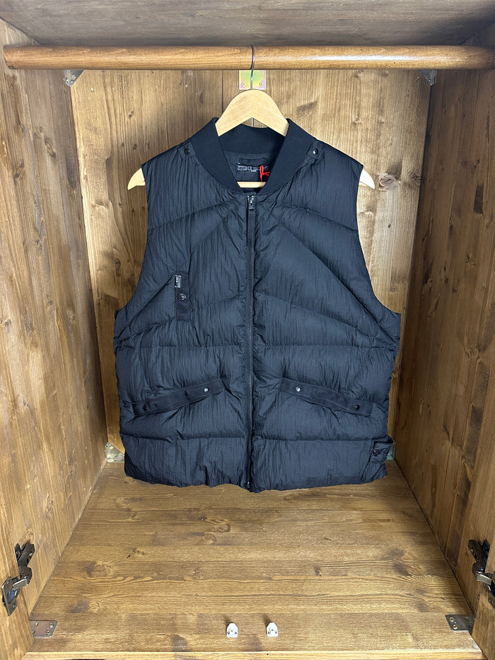 AW11 SHADOW PROJECT VEST in Chaos Black