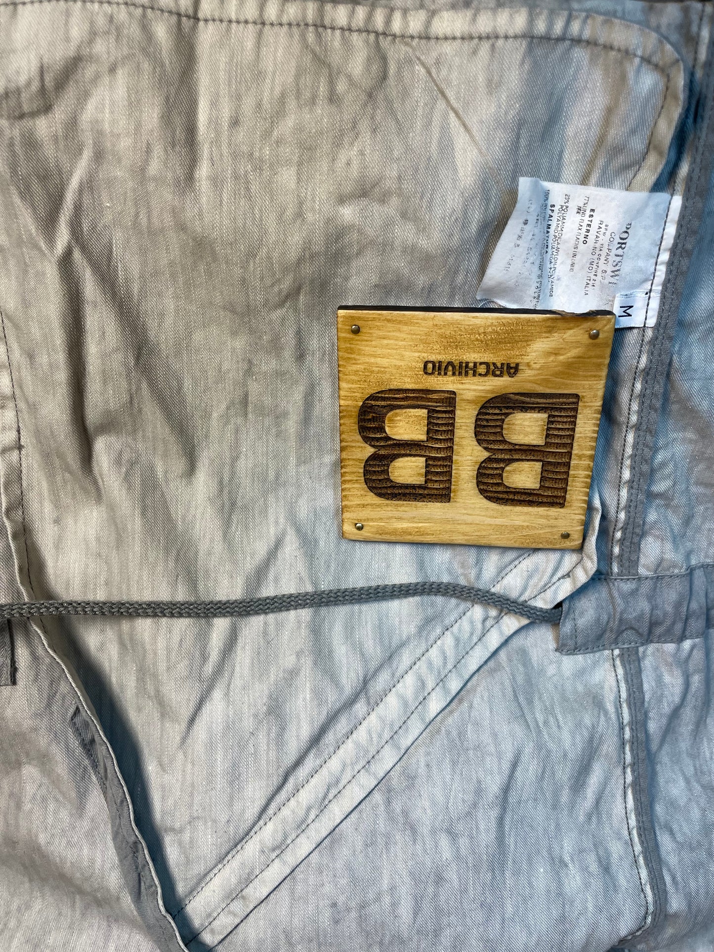 Mehrreihige Feldjacke aus geharztem Leinen