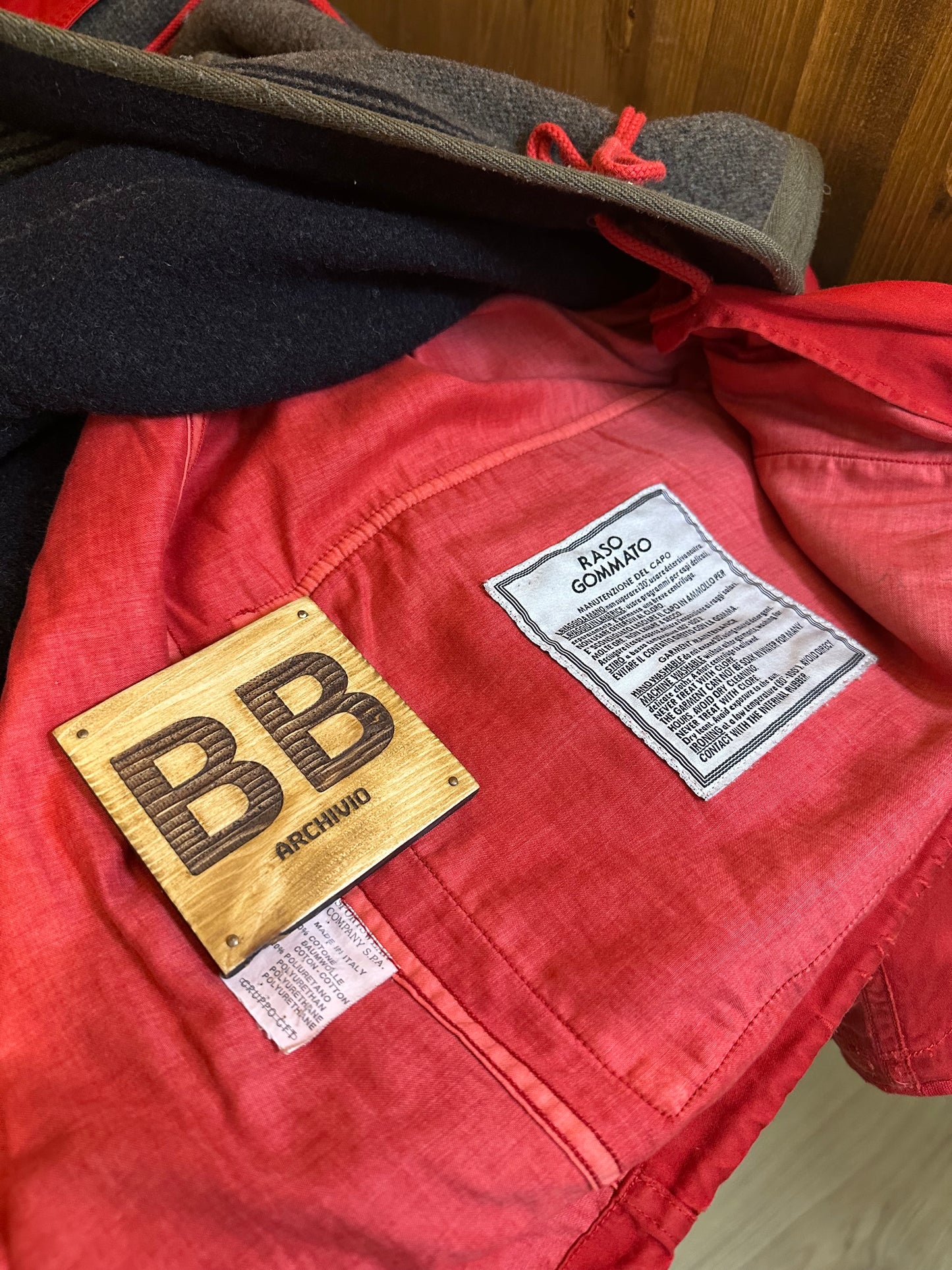 AW1992 RASO GOMMATO BURNT RED with detachable wool liner