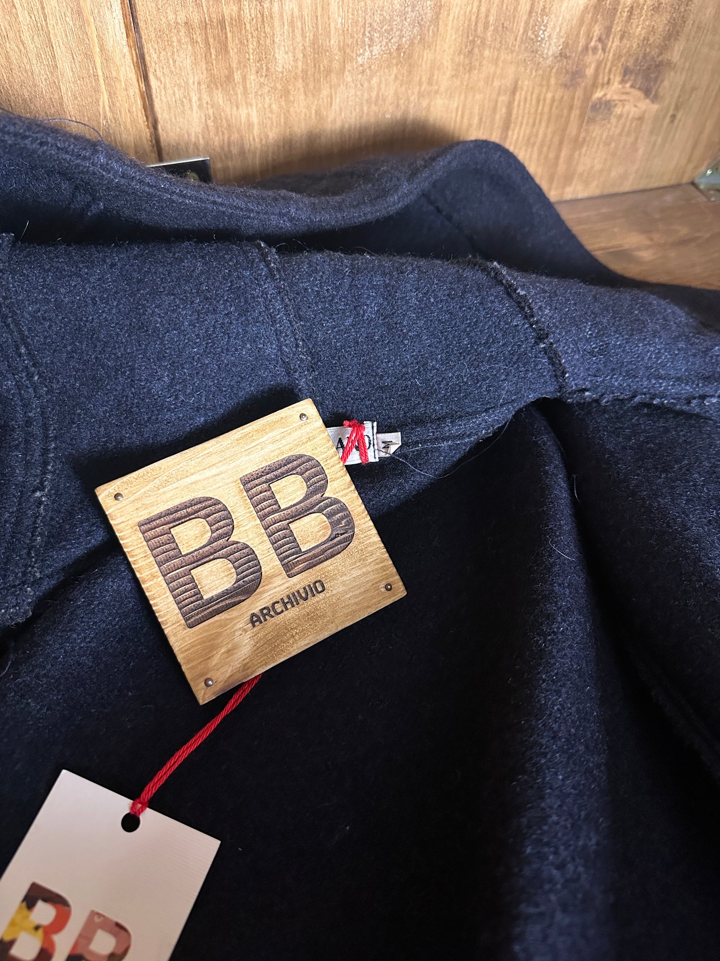 AW95 Mantel aus reiner Wolle in Schwarz und Blau