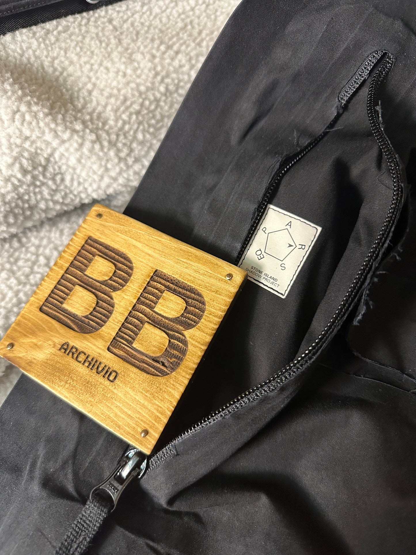 AW09 SHADOW PROJECT VENTILE STEALTH JACKET with detachable fleece white inner