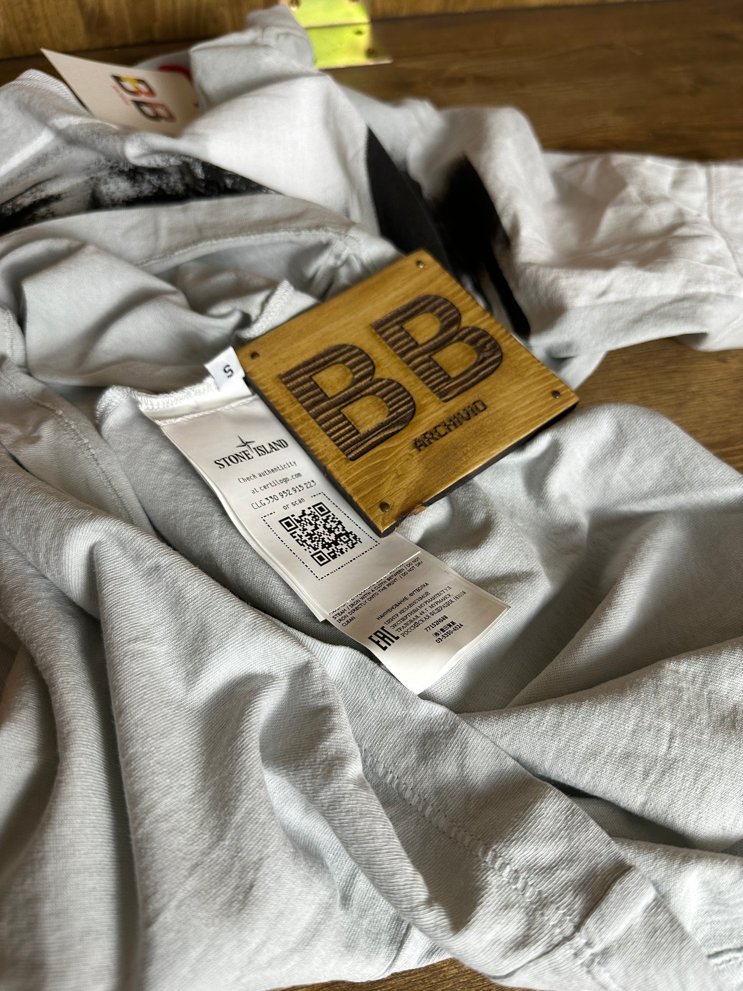 AW22 LOGO TEE in Ligth Grey