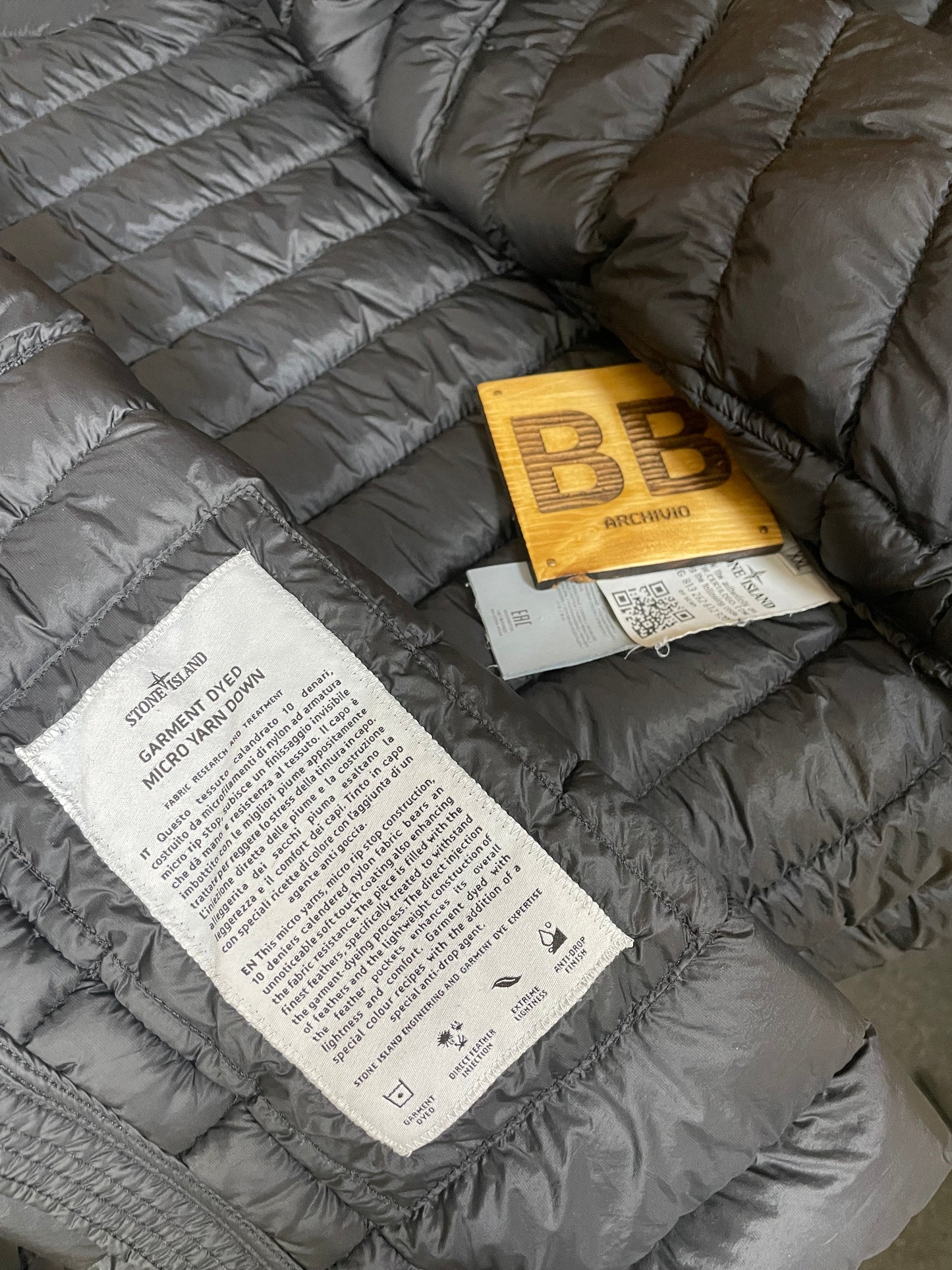 Stückgefärbte Daunen aus Mikrogarn