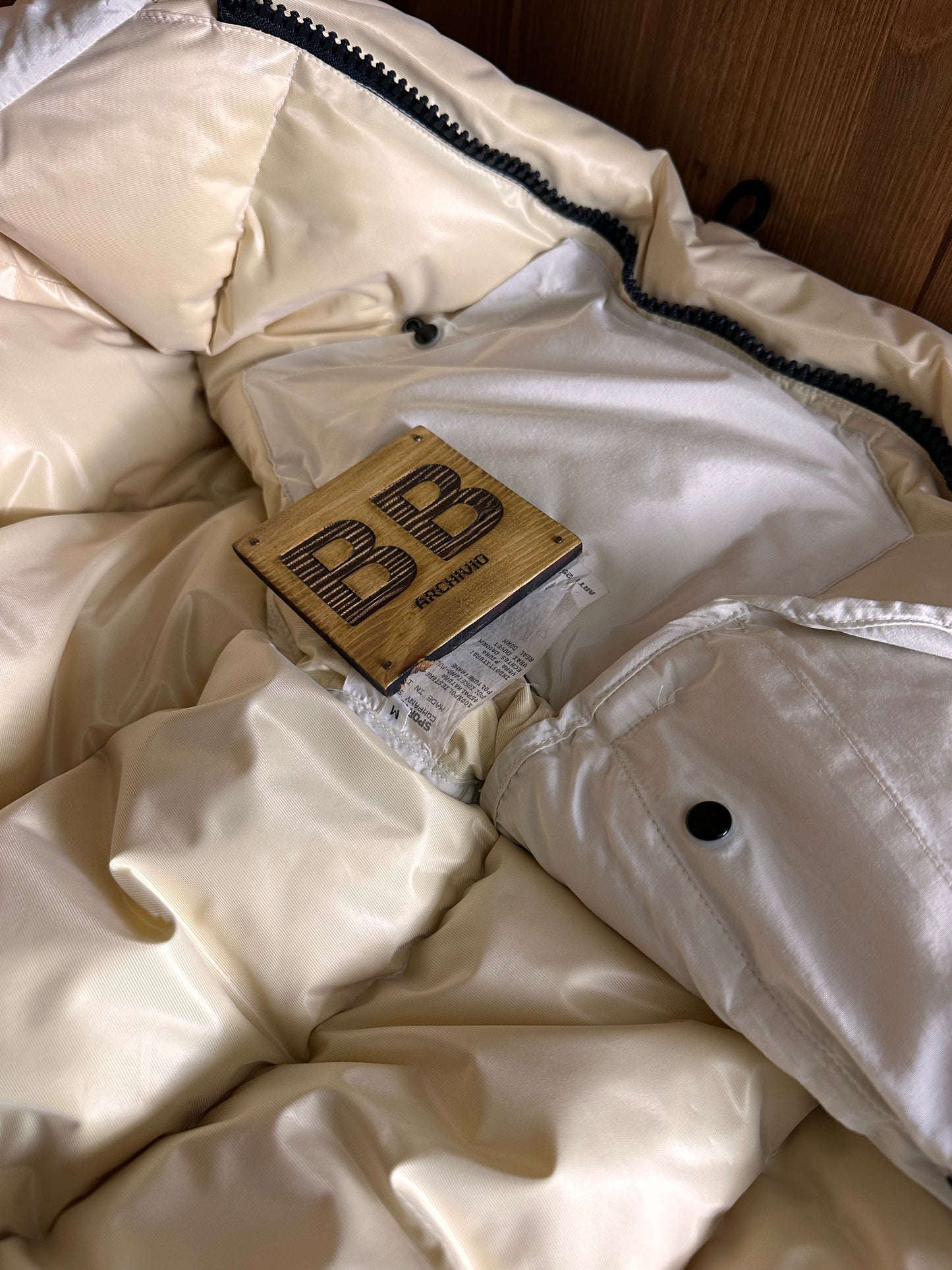 AW96 MICRO QUILTED PUFFER JACKET in Cream White