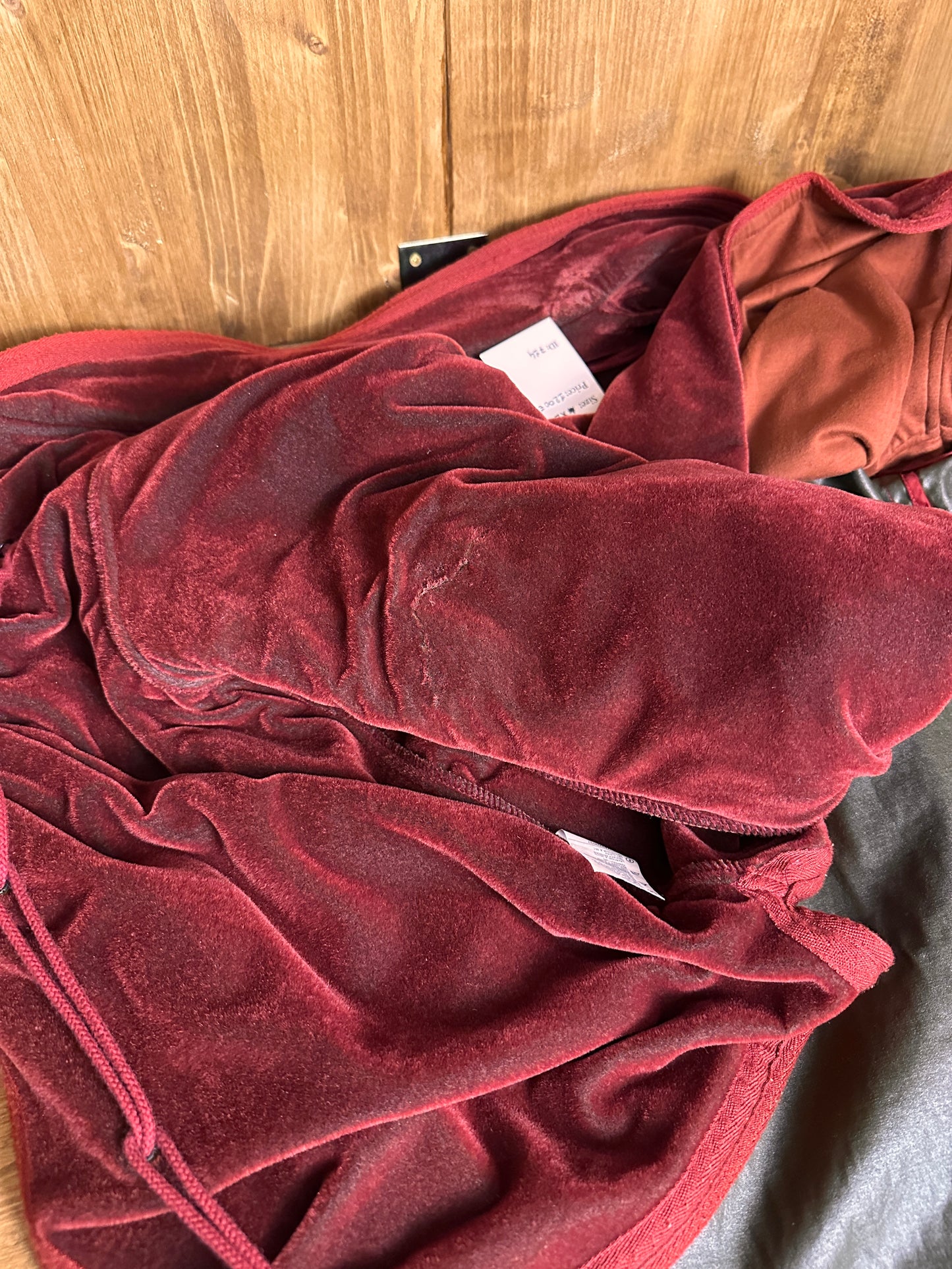 AW92 RASO GOMMATO VELVET LINER in Wine Red