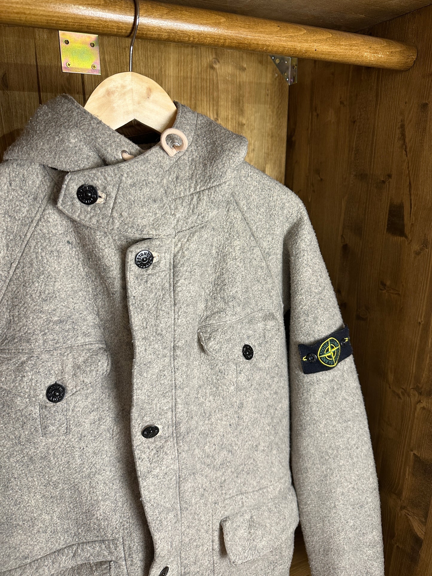 AW06 POLY FELT in Stone Grey