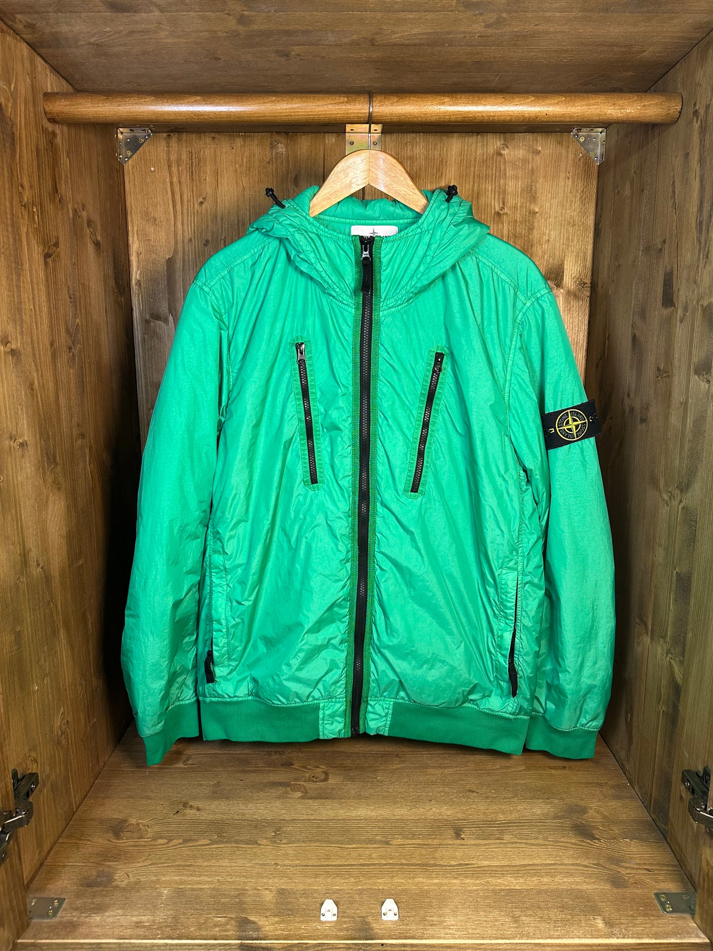 GARMENT DYED CRINKLE REPS NY with Primaloft Leaf Green