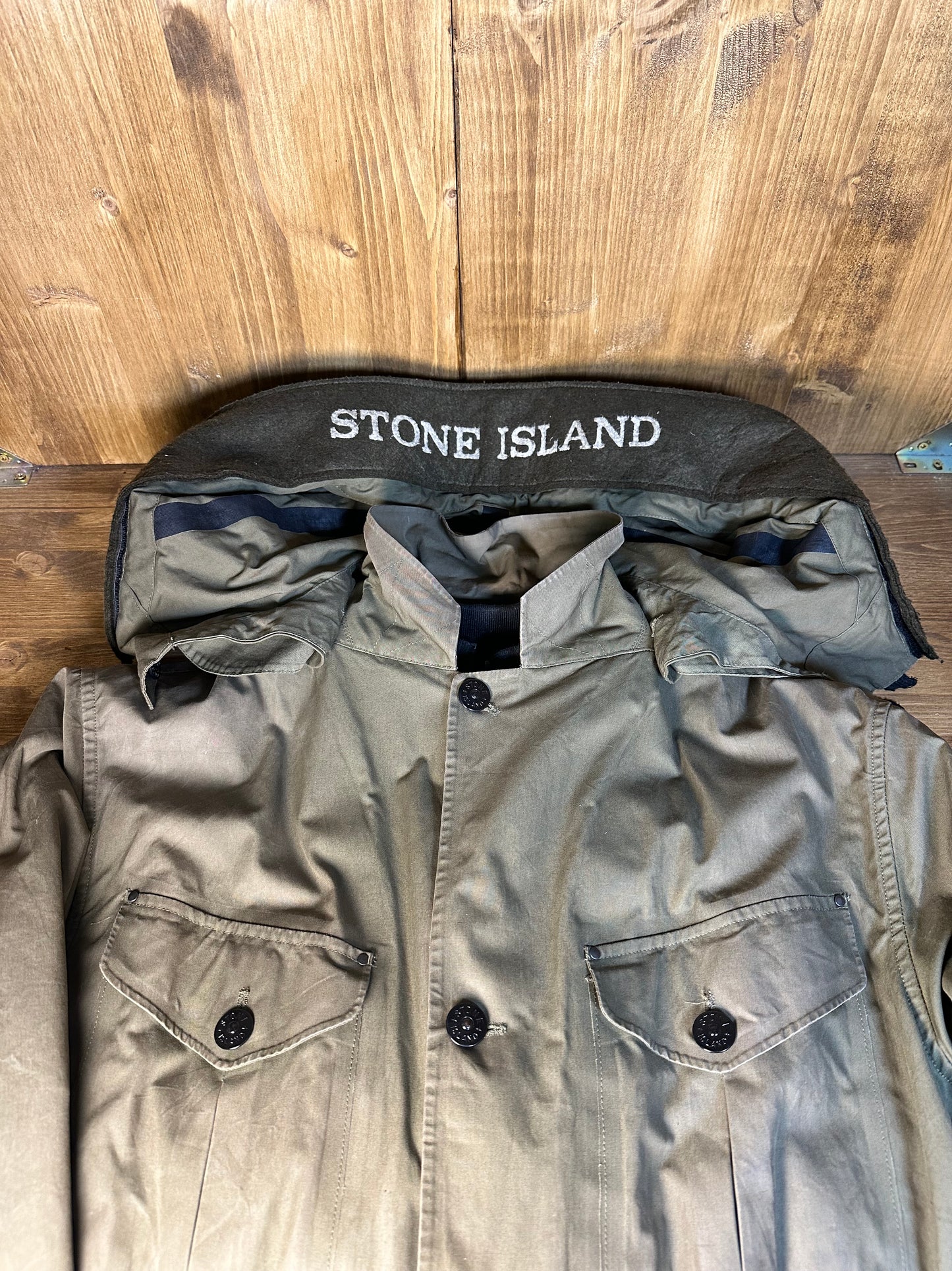 AW08 OLIVE GREEN VENTILE PARKA spell-out hood