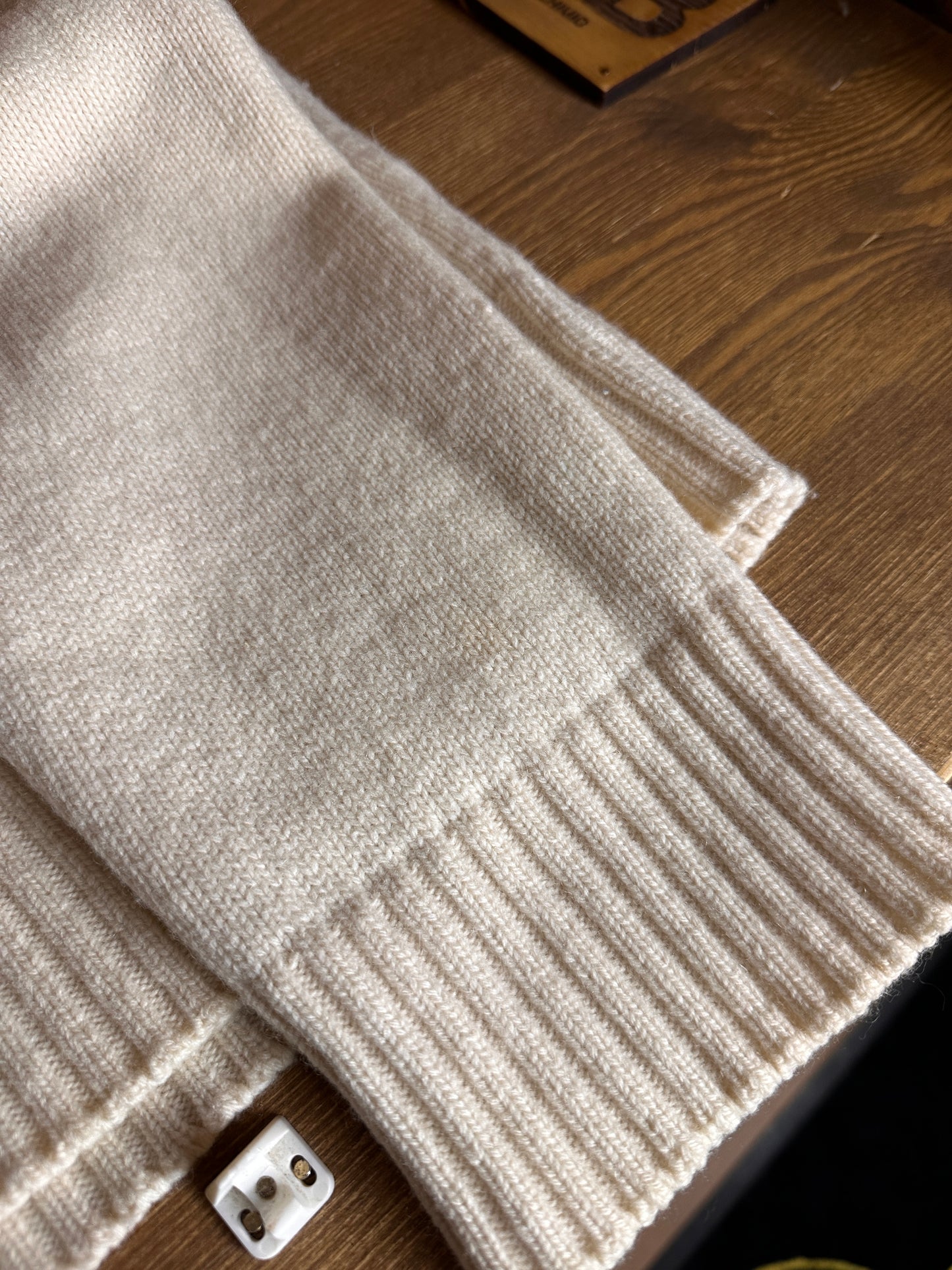 AW08 LEICHTE WOLL-KAPUZENJACKE in Hell-Elfenbein