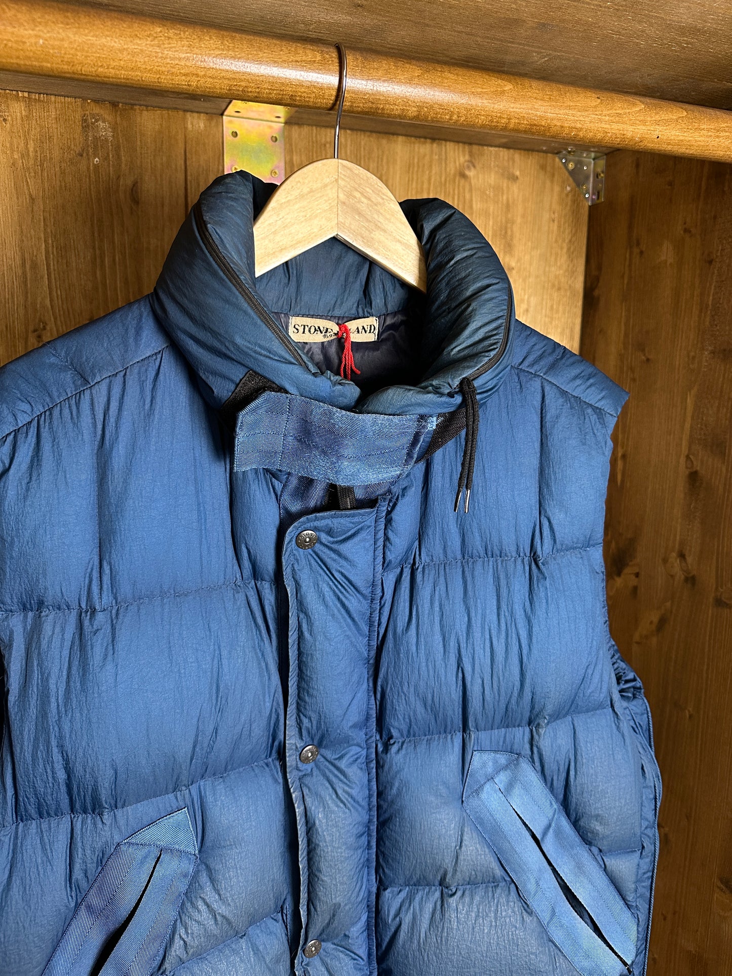 AW08 GOOSE DOWN OPAQUE VEST in Blue