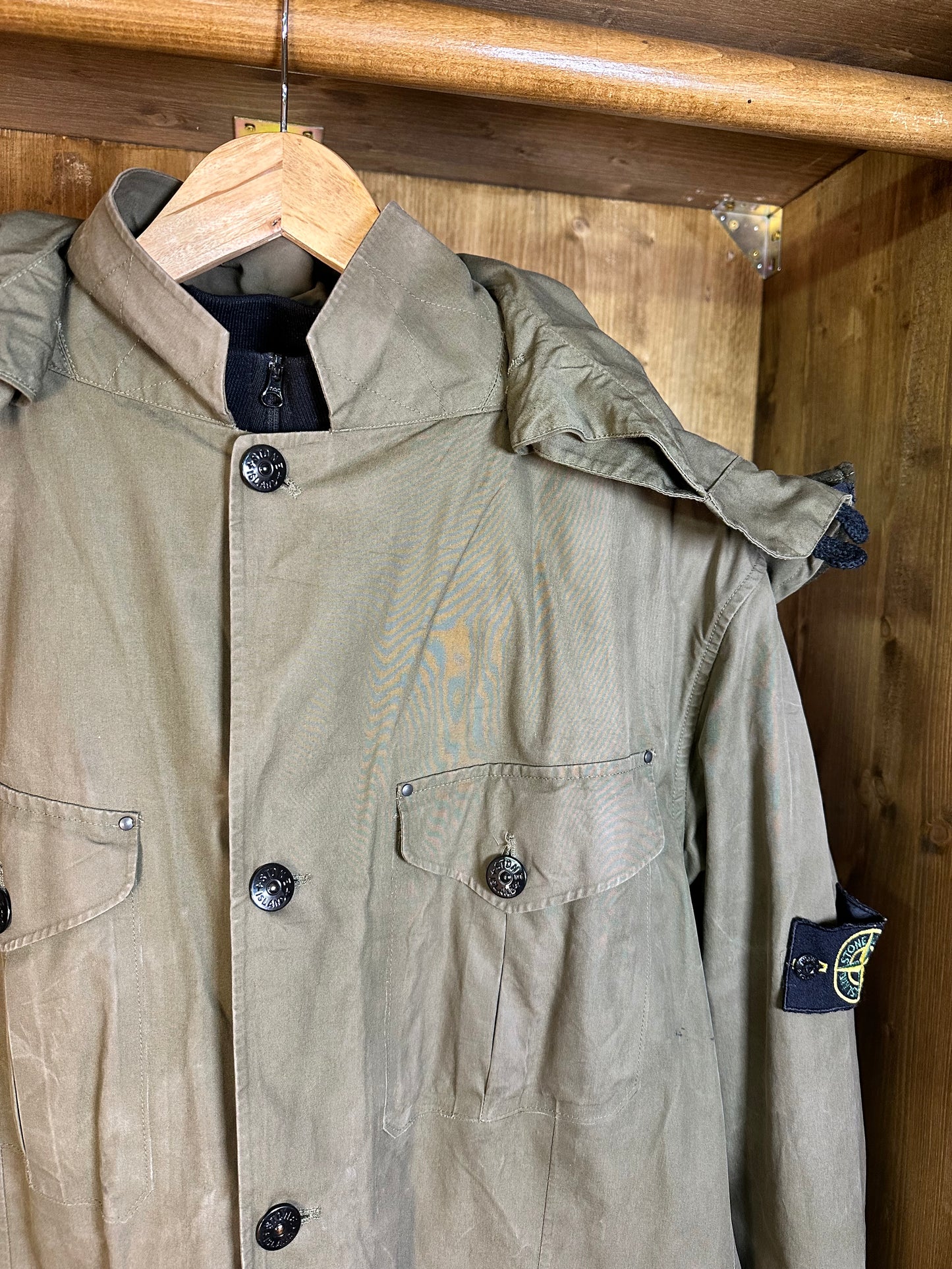 AW08 OLIVE GREEN VENTILE PARKA spell-out hood