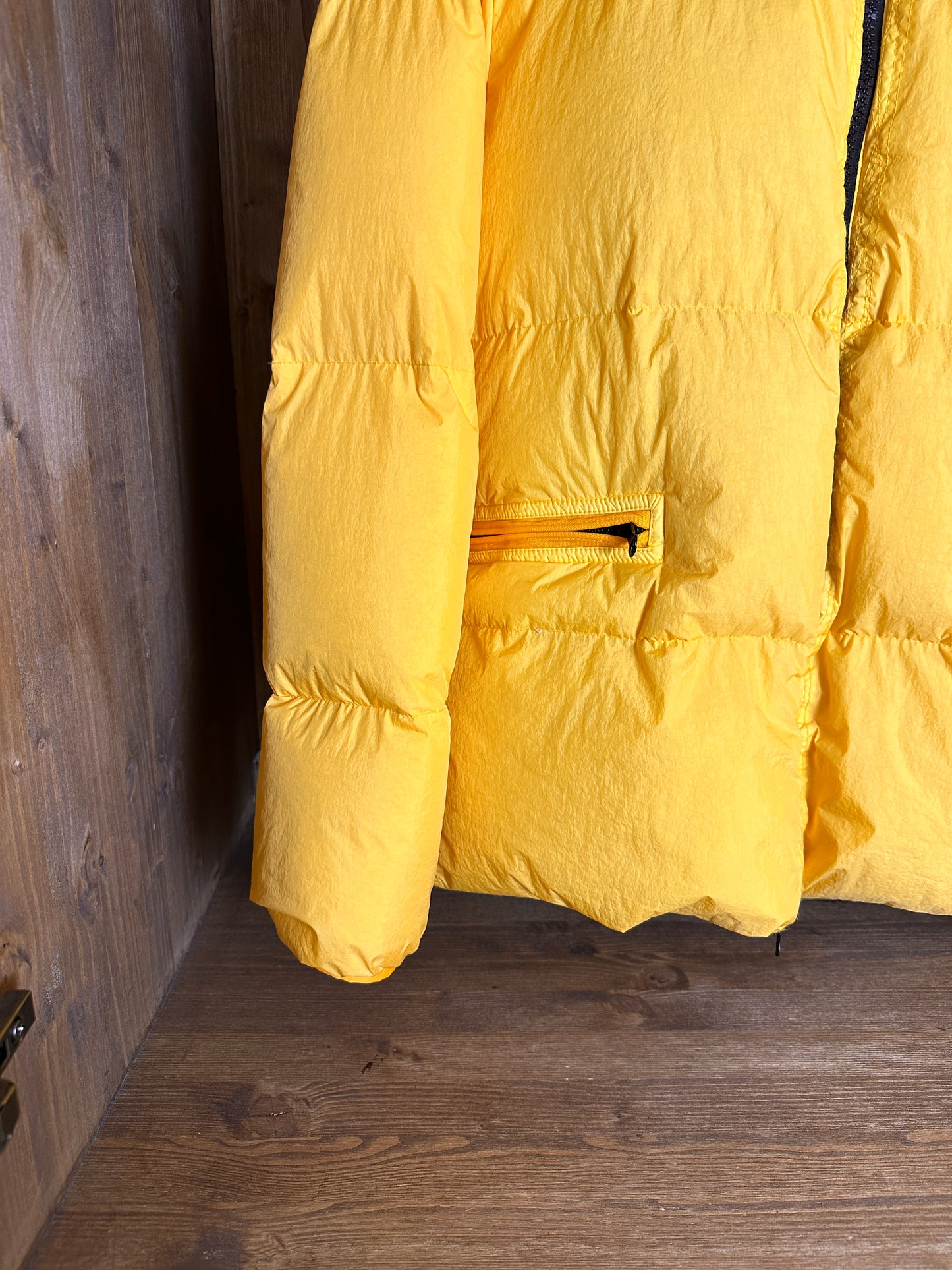 AW22 GARMENT DYED CRINKLE REPS R-NY DOWN in Yellow