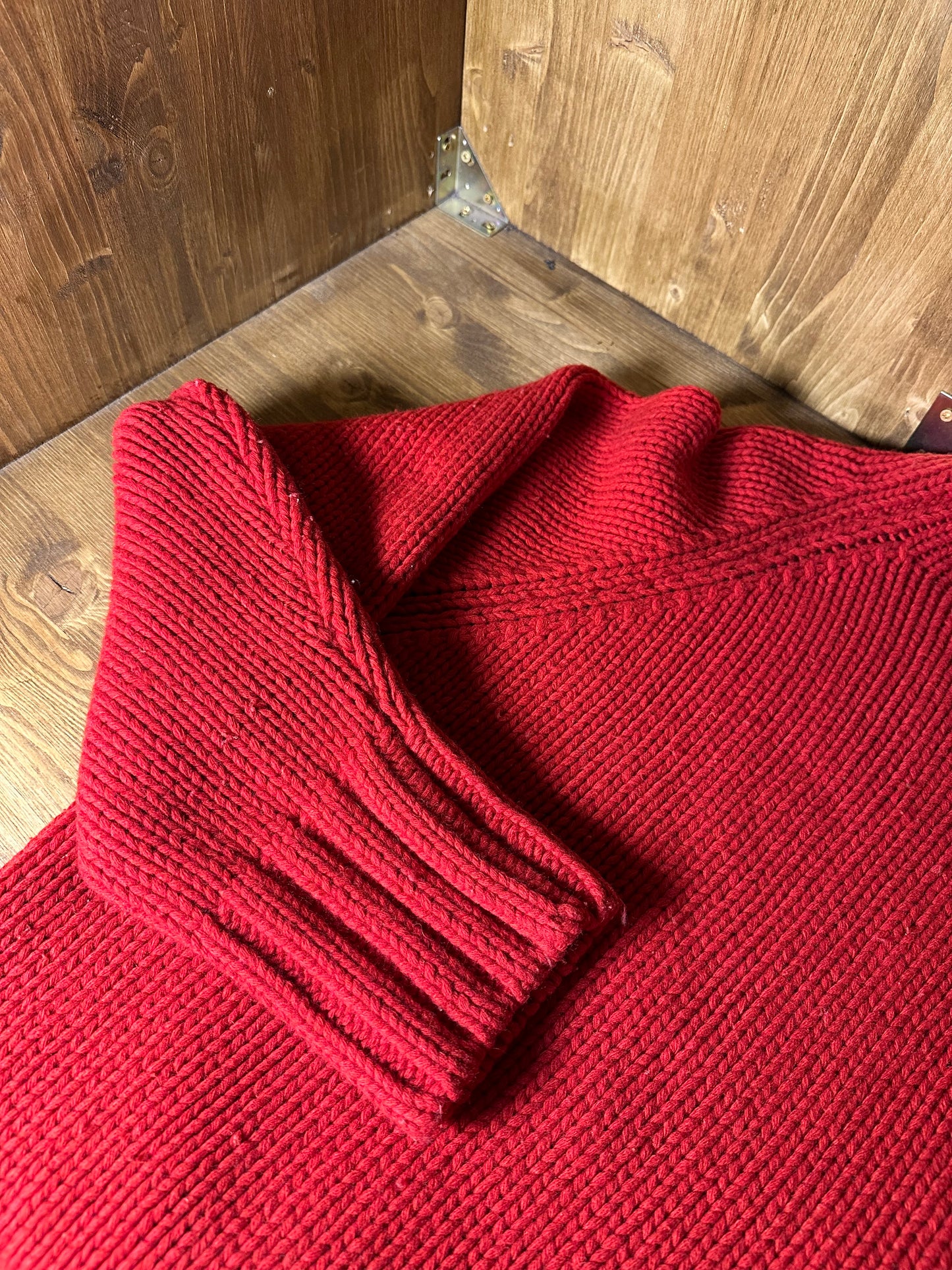 AW01 HEAVYWEIGHT RED CHERRY WOOL SWEATER