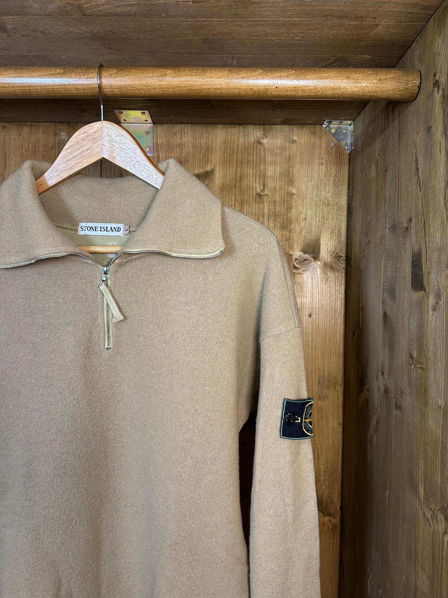 AW94 1/4 ZIP BROWN SWEATER