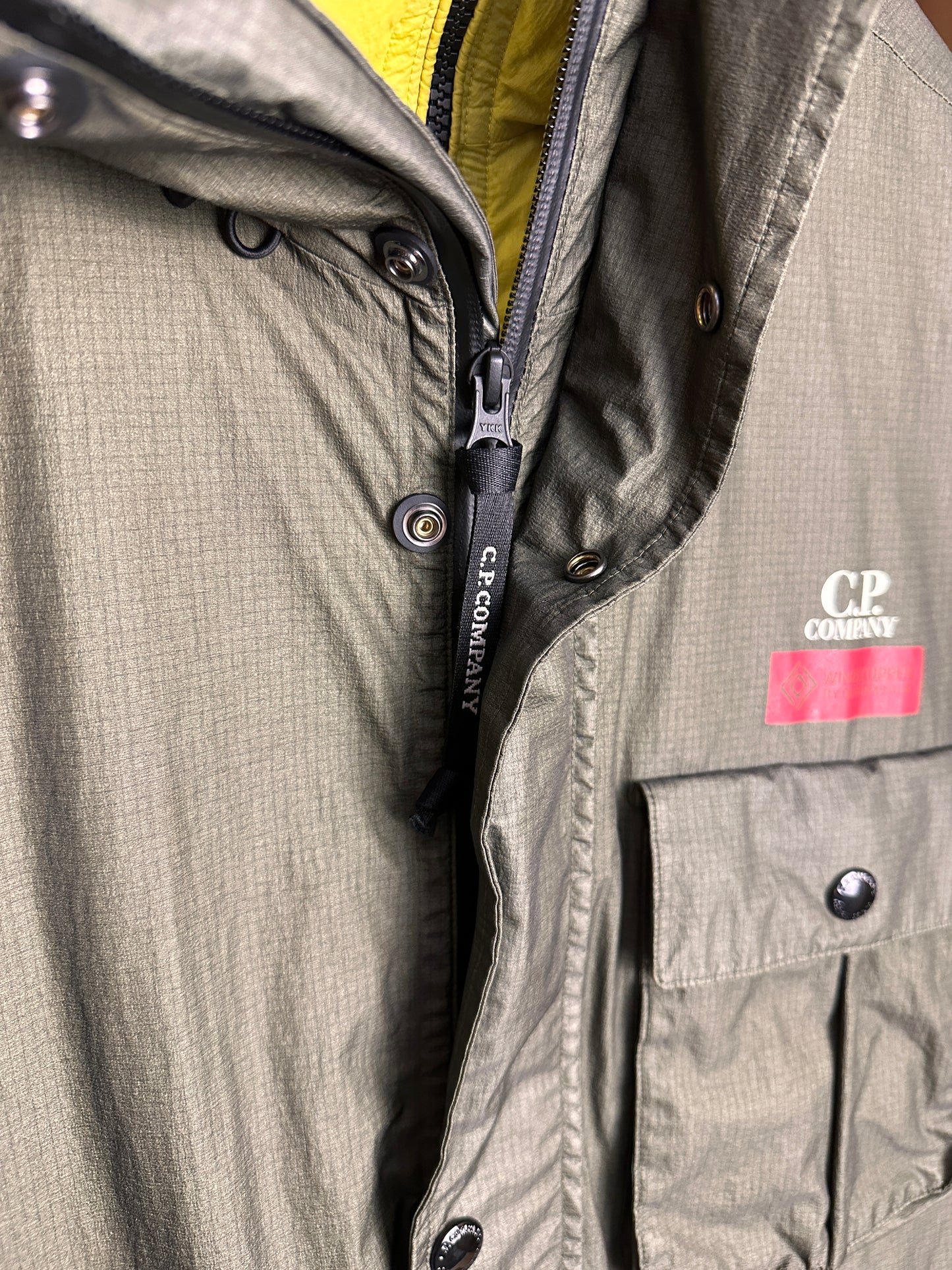 AW25 C.P. COMPANY GORE-G TYPE “LA MILLE” JACKET in Olive Green & Neon Yellow