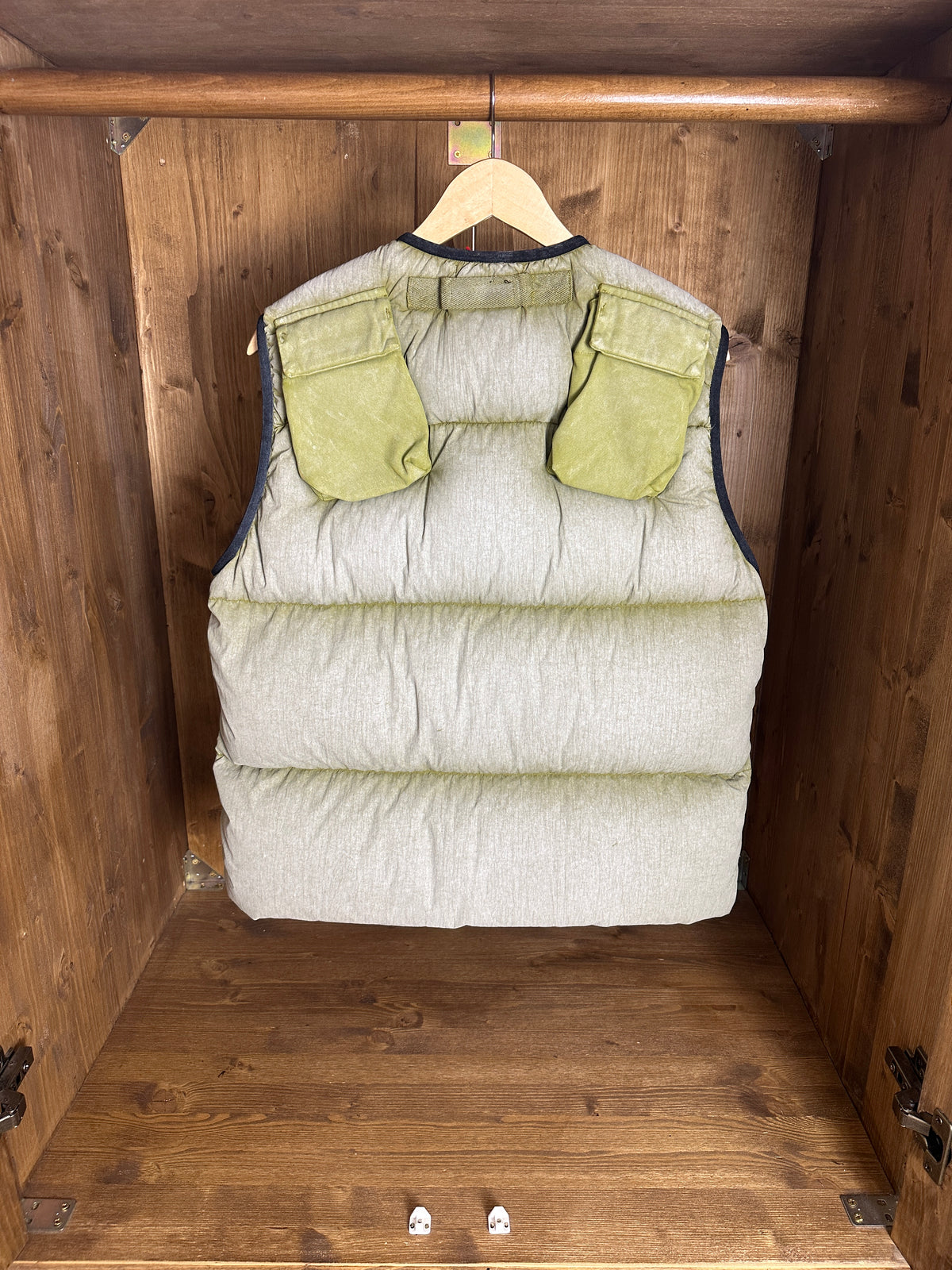 AW18 FROST TREATMENT VEST in Yellow