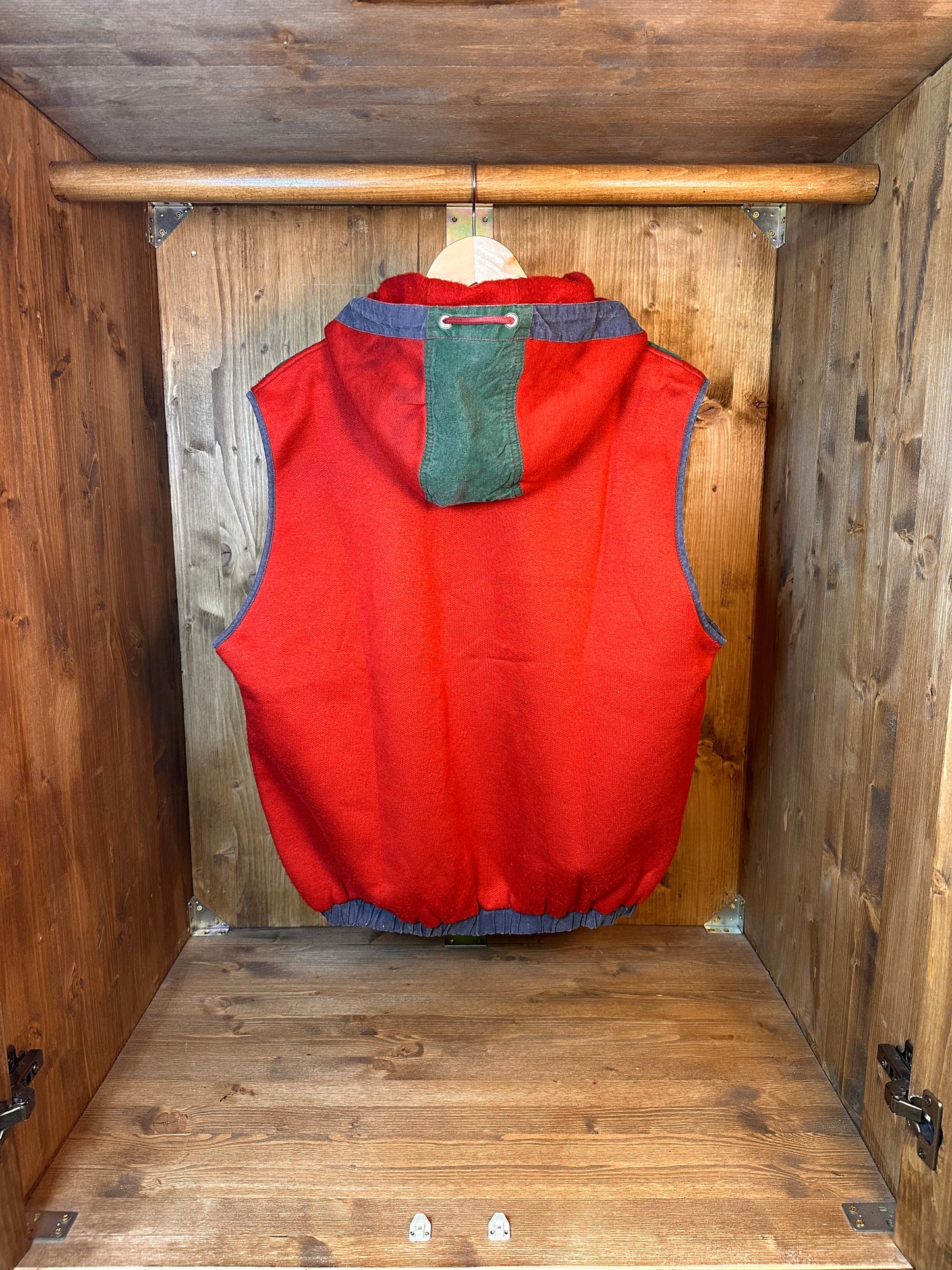 SS1982 TELA STELLA FLEECE RED GILET