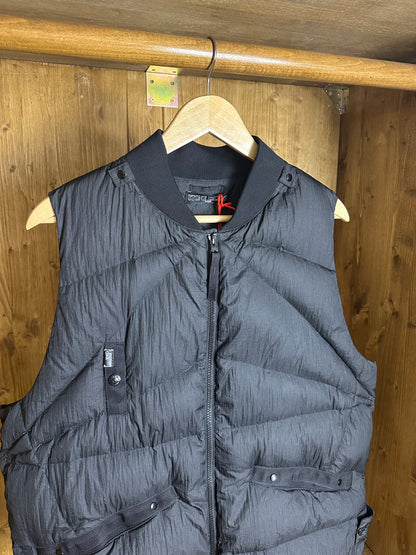 AW11 SHADOW PROJECT VEST in Chaos Black