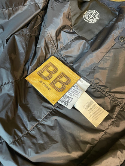 Blaue Softshell mit Primaloft-Isoliertechnologie