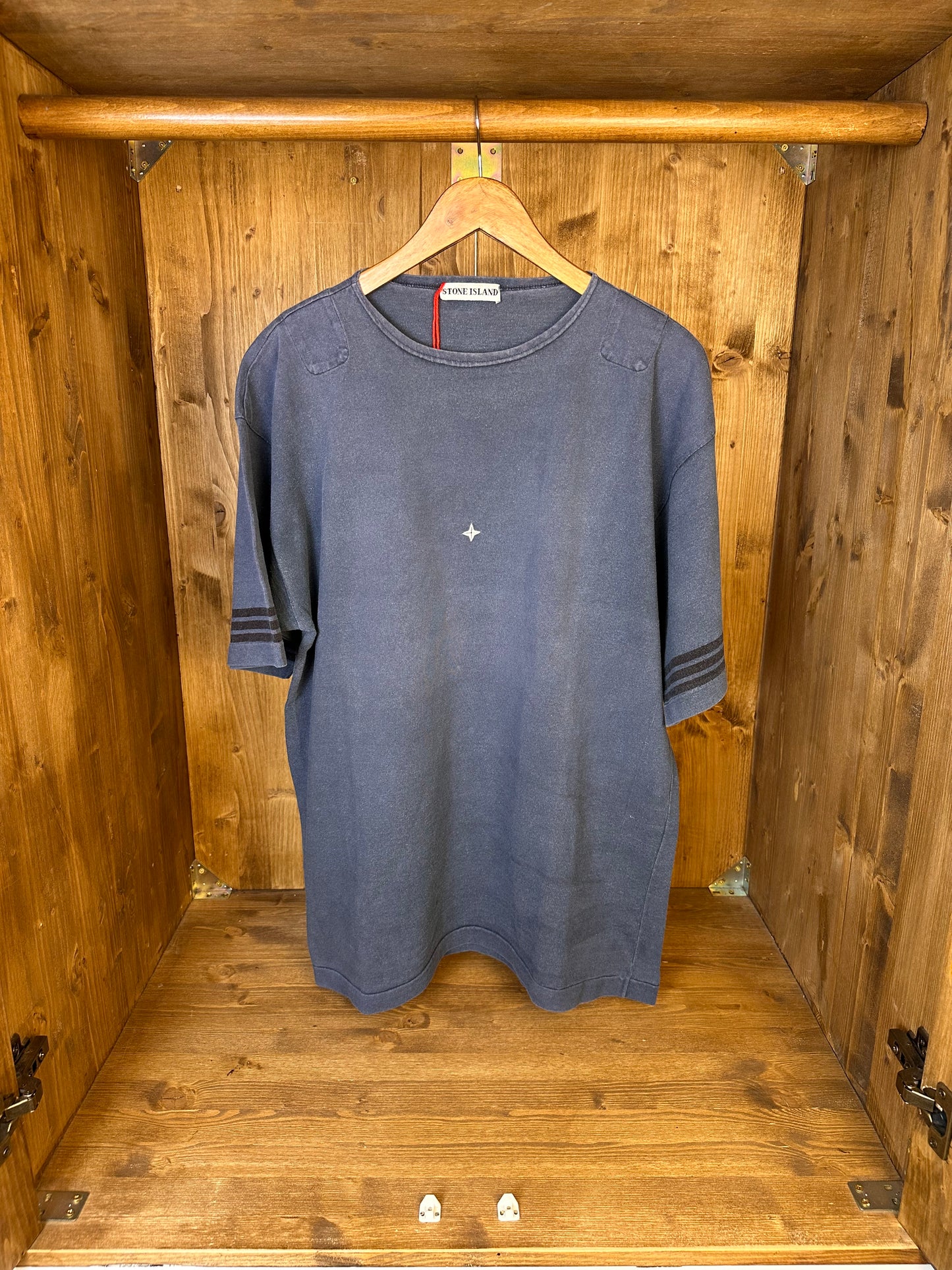 SS80s EMBROIDERED STAR TEE in Faded Blu night