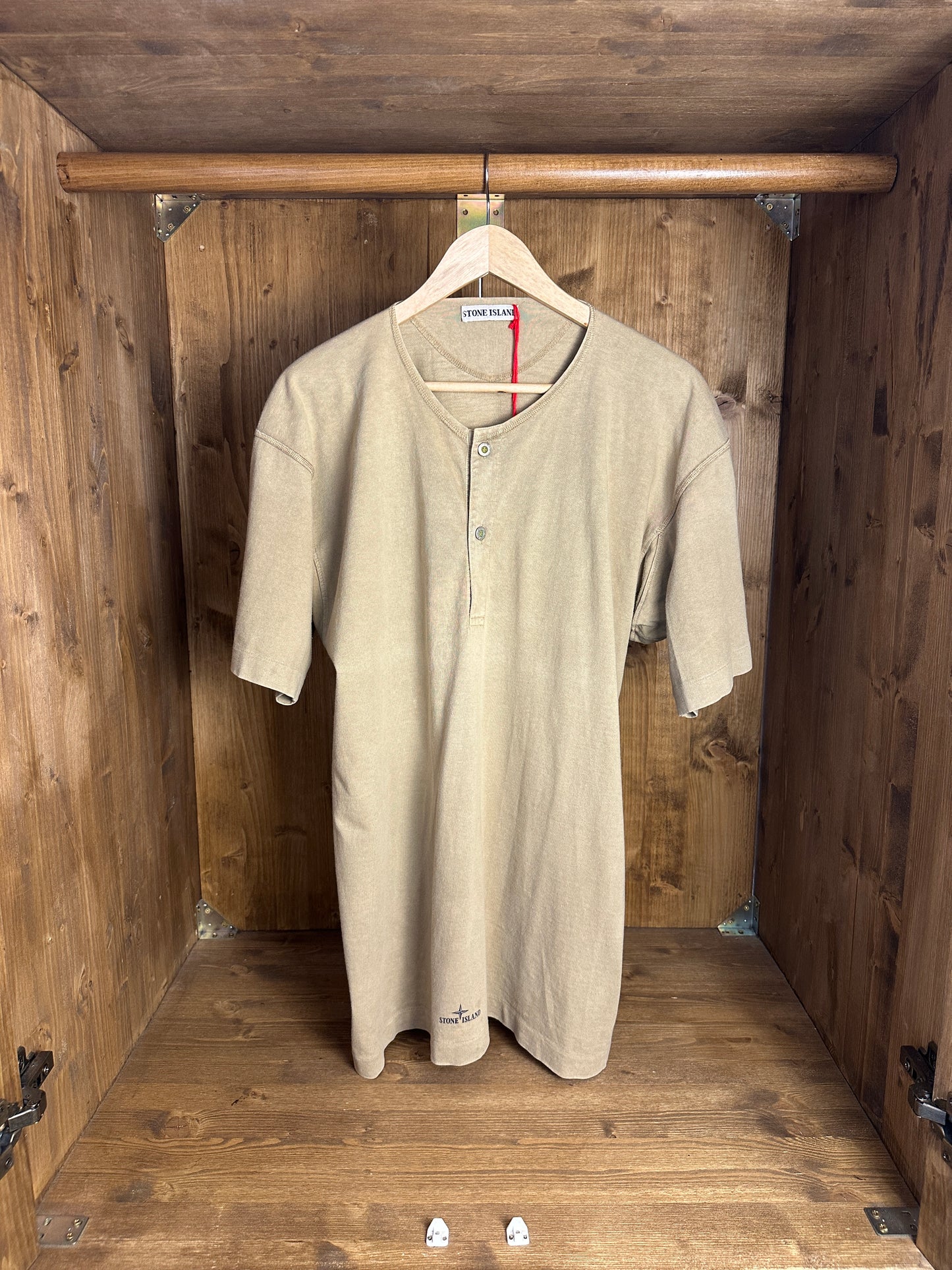 SS89 METAL BUTTONS TEE in Yellow Grey