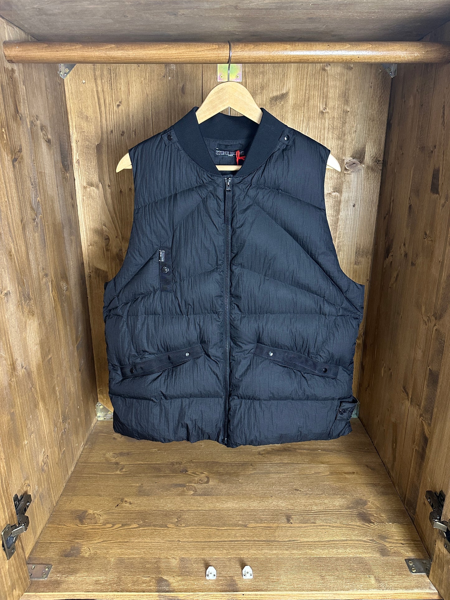 AW11 SHADOW PROJECT VEST in Chaos Black