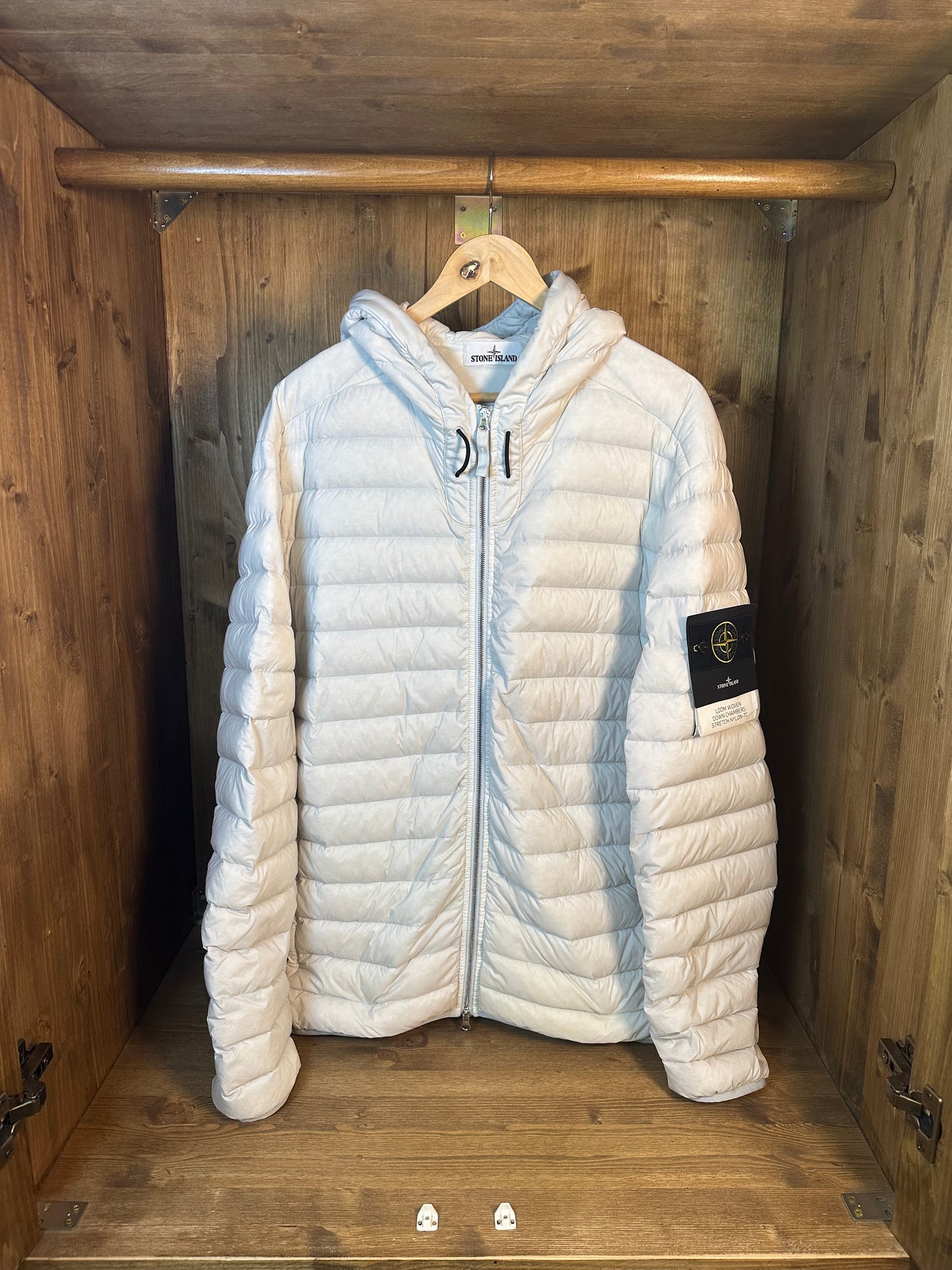 LOOM WOVEN DOWN CHAMBERS STRETCH NYLON-TC in glacial white