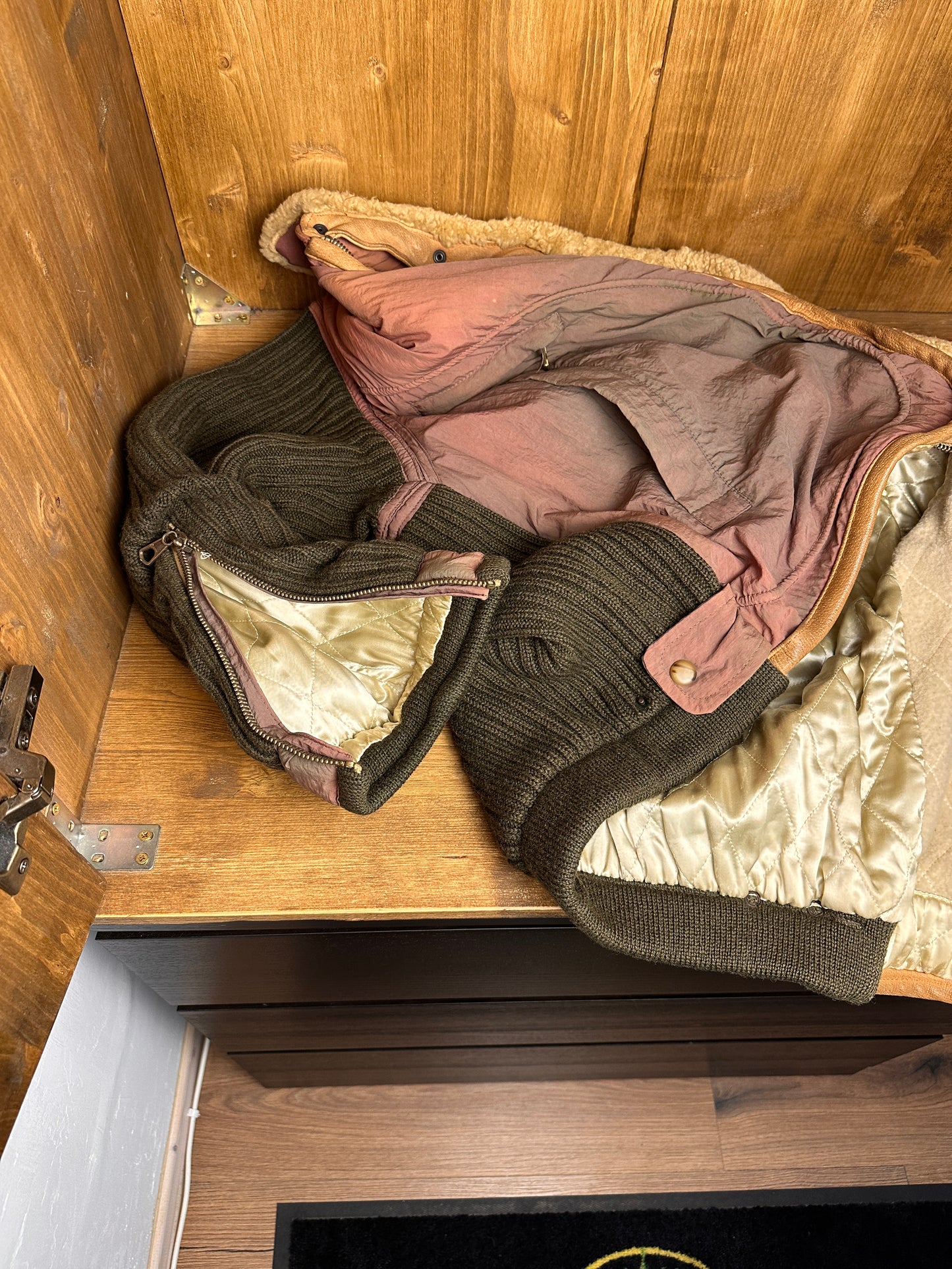 AW84 JAPANESE WRINKLED NYLON GRADIENT WITH RIBBED WOOL INSERTS in Mixed Shades of Brown