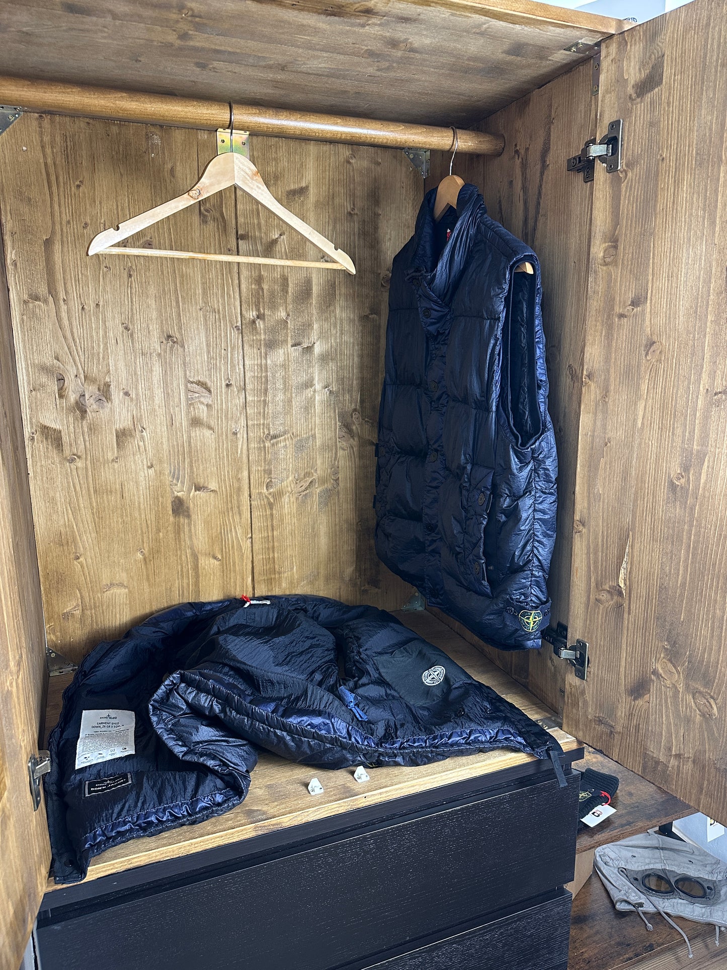 AW11 GARMENT DYED DOWN_26 GR x SQM_N VEST in Two Tone Dark Blu