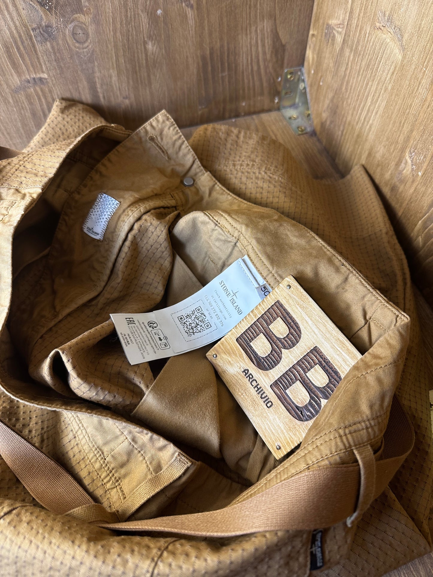 SS23 SHADOW PROJECT SHORTS in Desert Beige