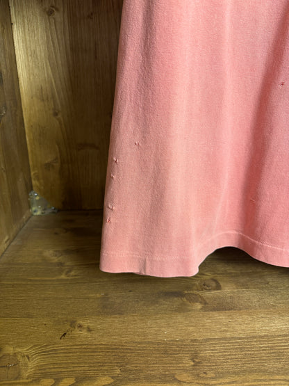 SS87 EMBROIDERED SPELLOUT BOAT NECK TEE in Antique Pink