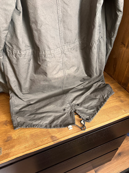 AW06 FISHTAIL SPELLOUT HOOD PARKA in Dust Grey