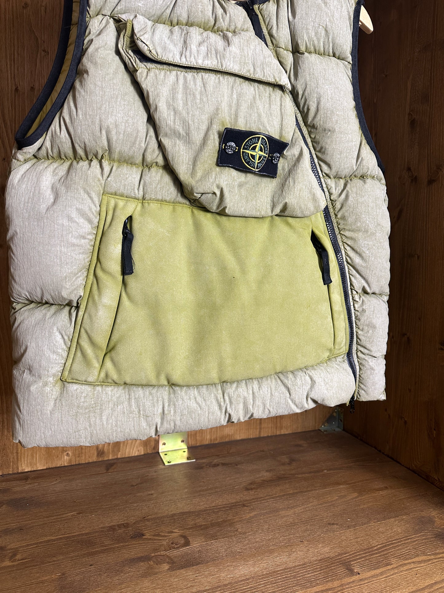 AW18 FROST TREATMENT VEST in Yellow