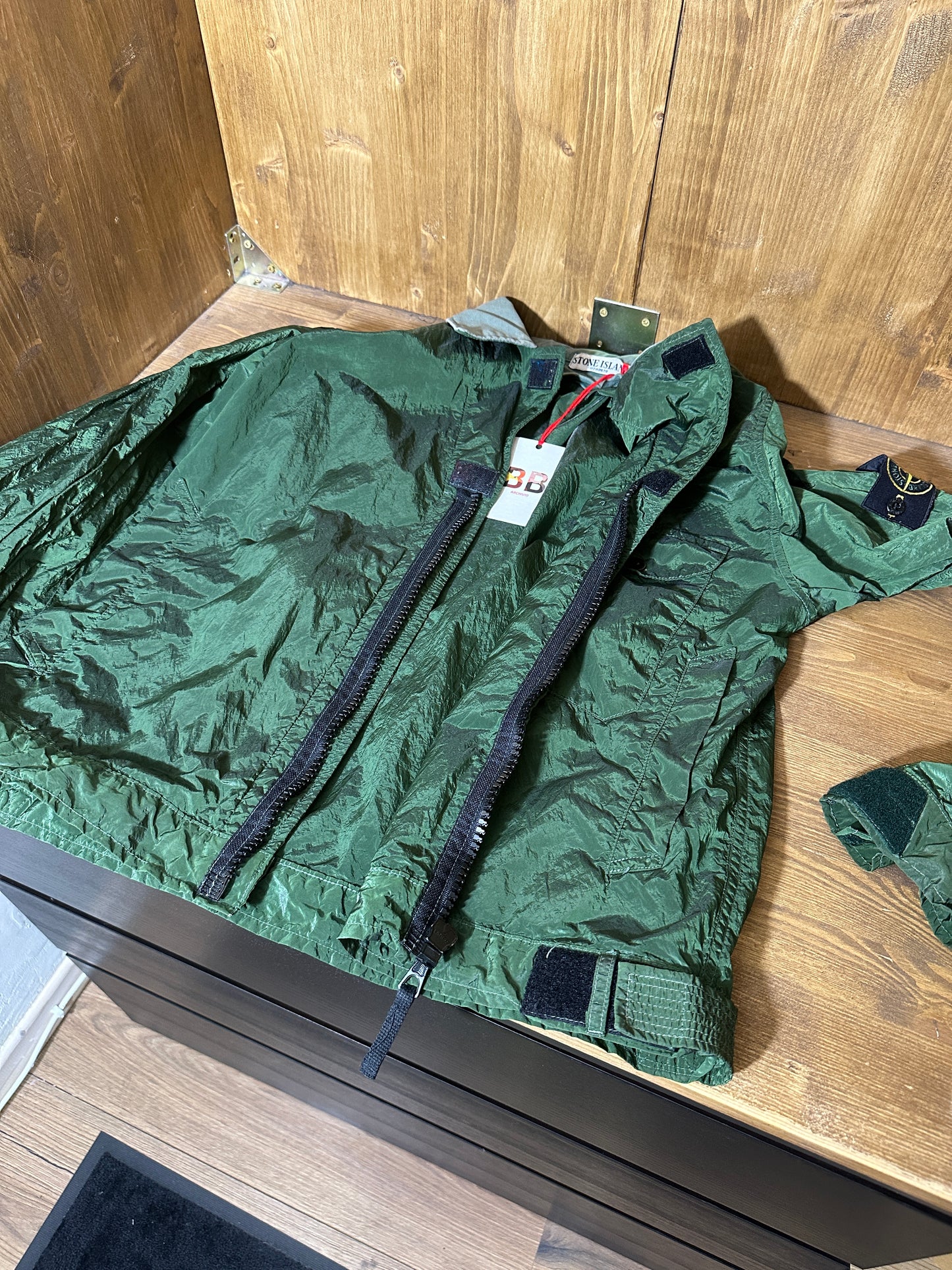 SS06 NYLON METAL JACKET in Moss Green