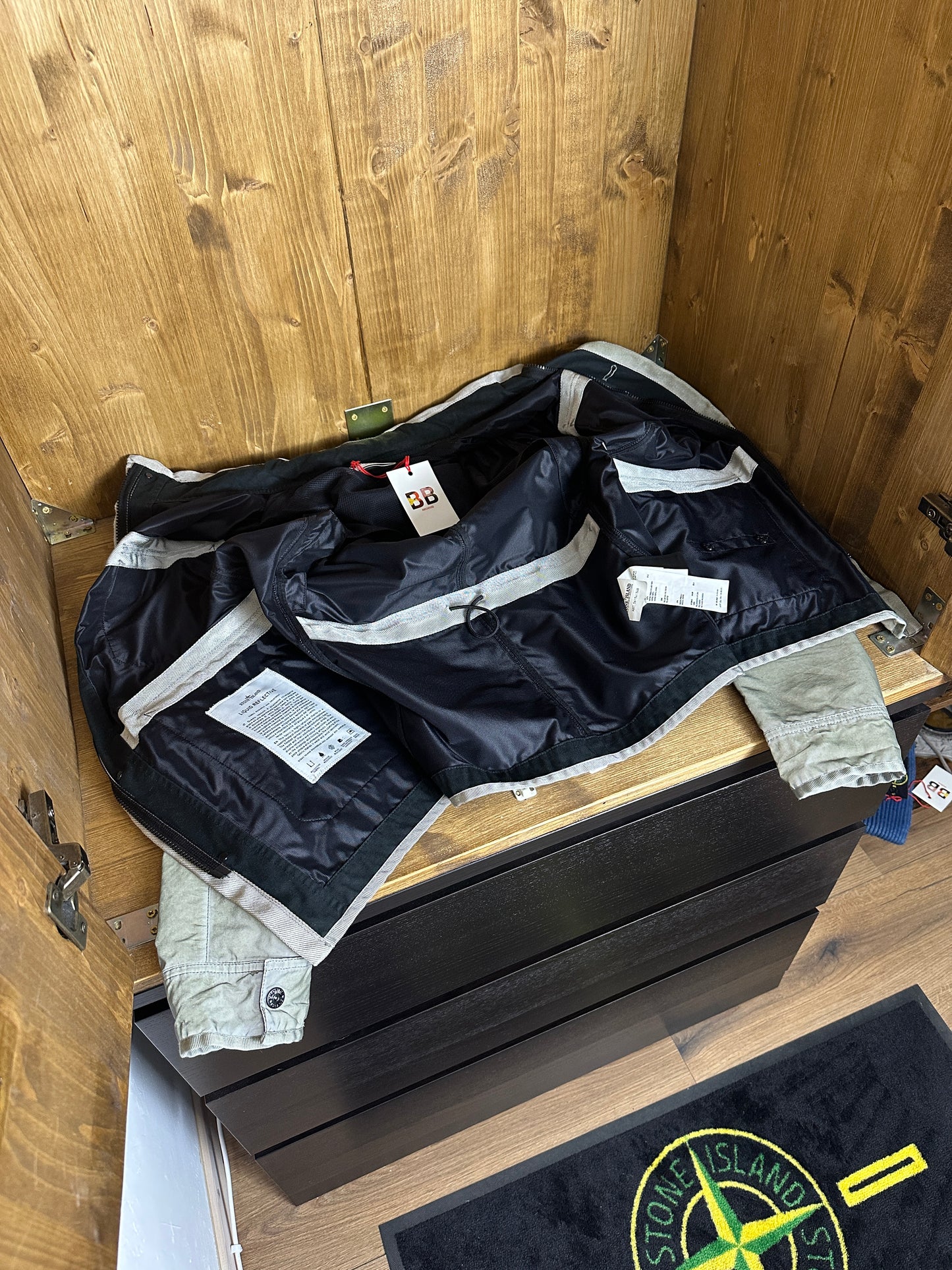 SS12 LIQUID REFLECTIVE in Olive Grey