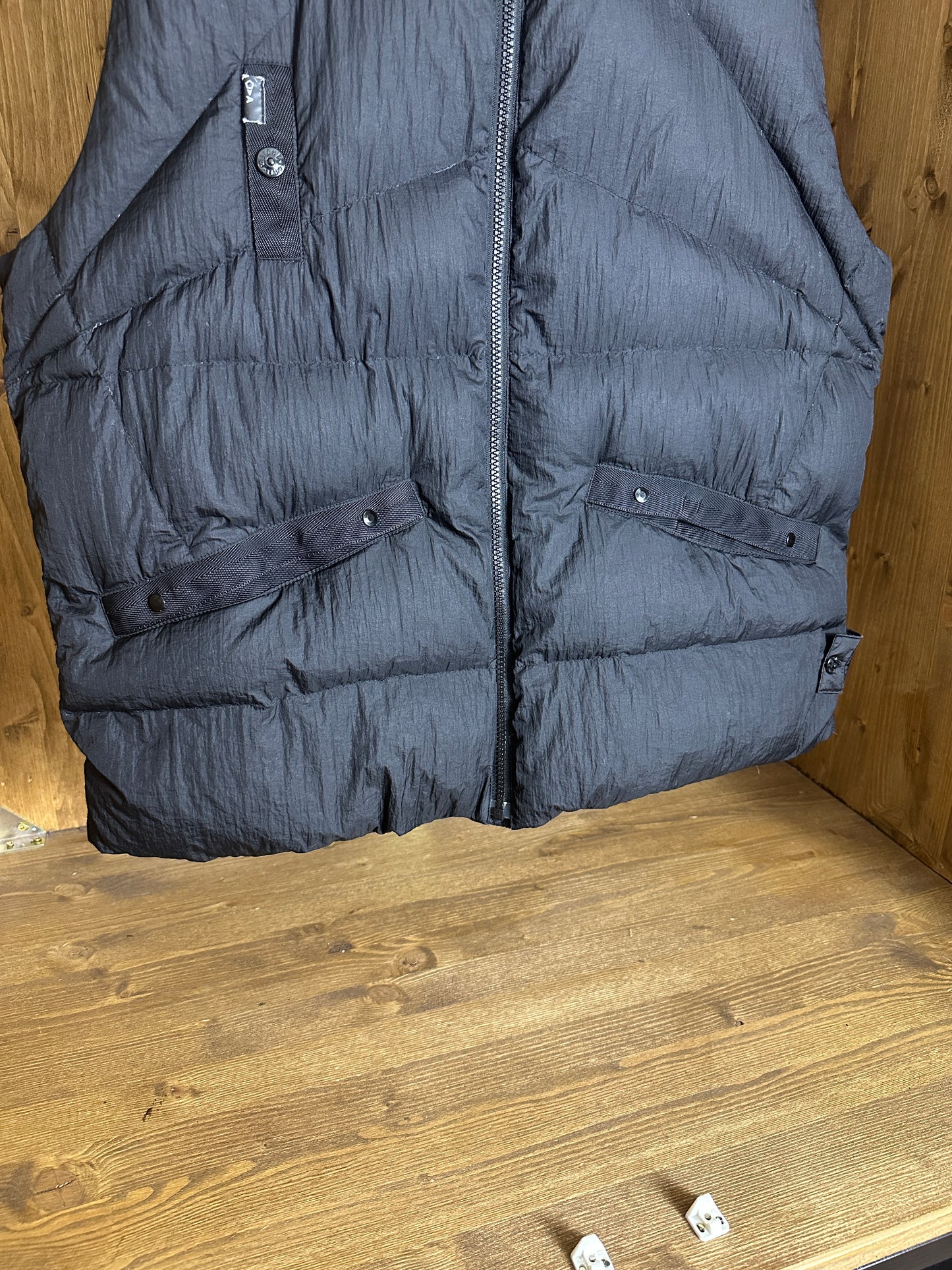 AW11 SHADOW PROJECT VEST in Chaos Black