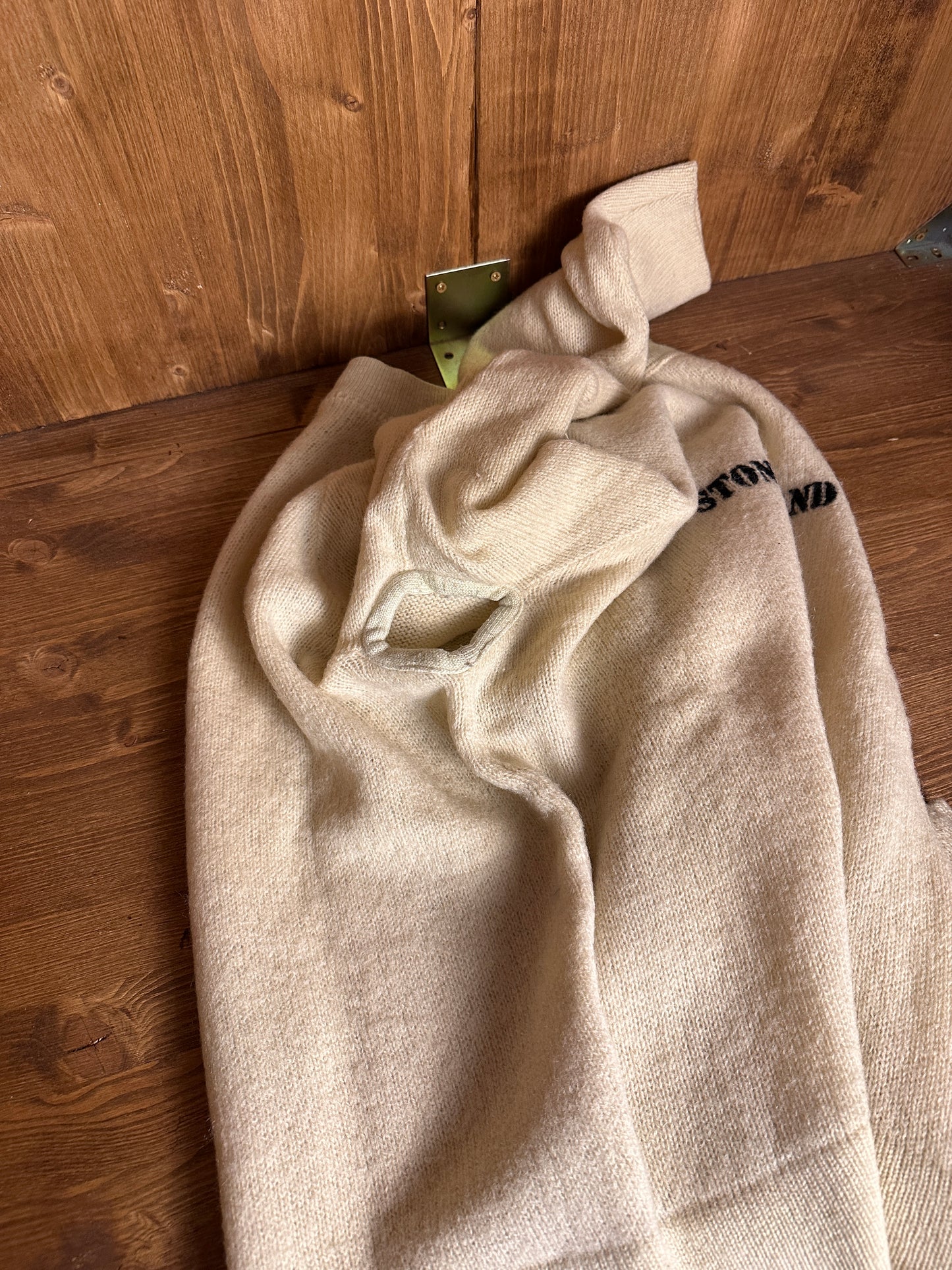 AW87 WOOL SPELLOUT JUMPER in Ivory