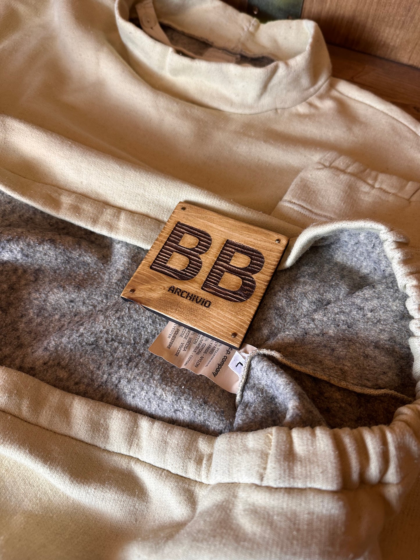 80s SPELLOUT COTTON JUMPER in Beige