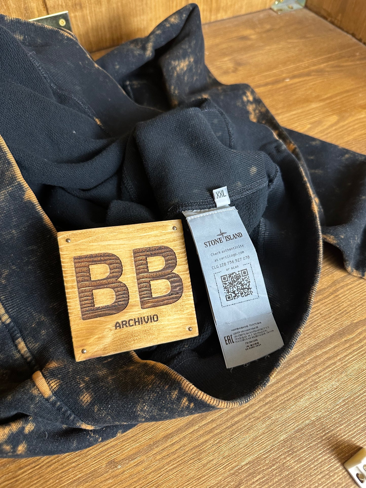 SS22 OFF-DYE CREWNECK in Black