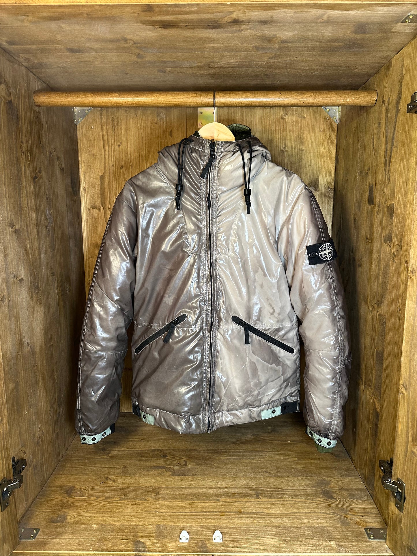 AW010 ICE JACKET RUBIN RED TO QUARTZ PINK with detachable zipped liner