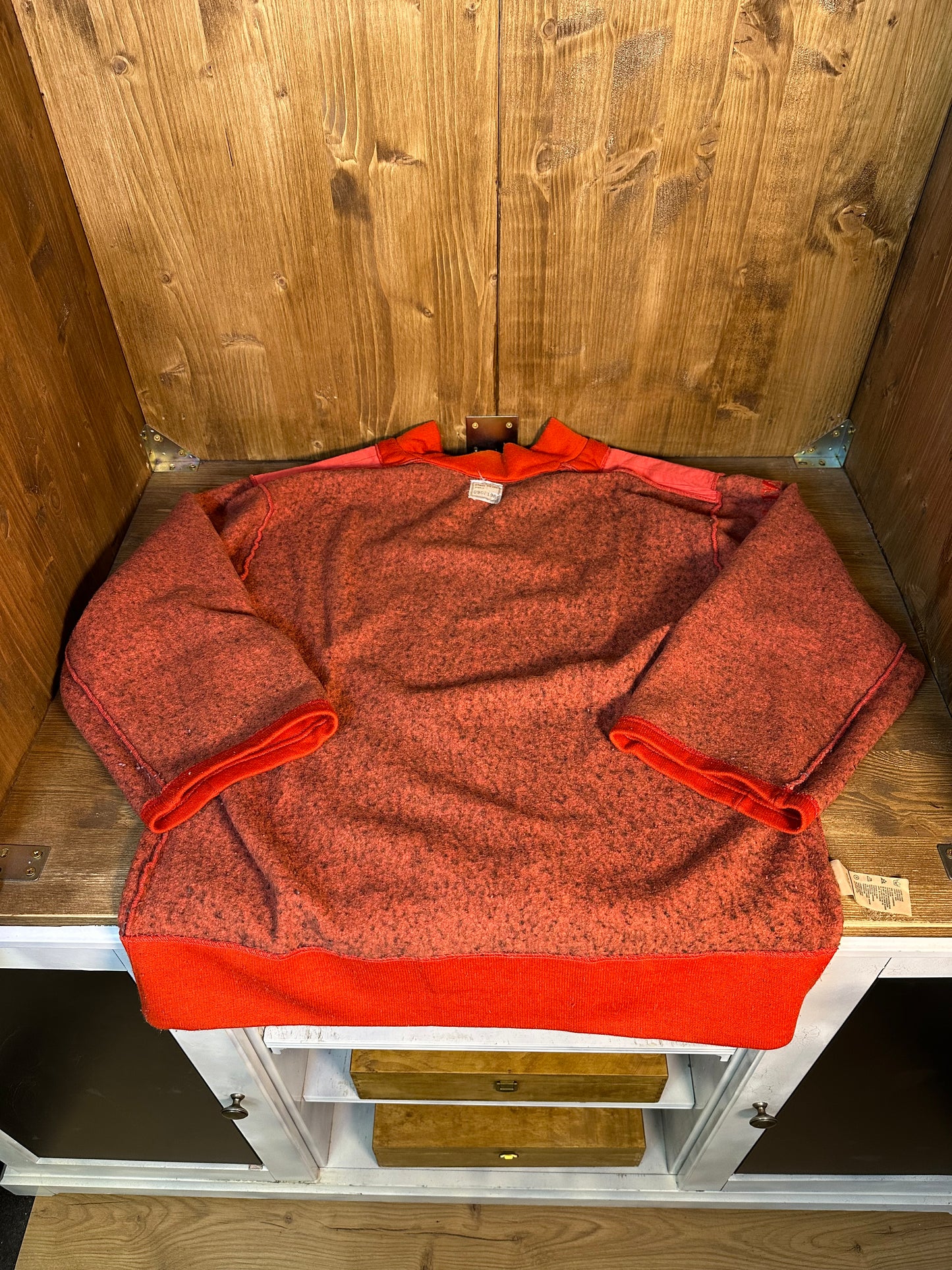 AW80s ORANGE V-NECK BUTTONED UP SWEATER