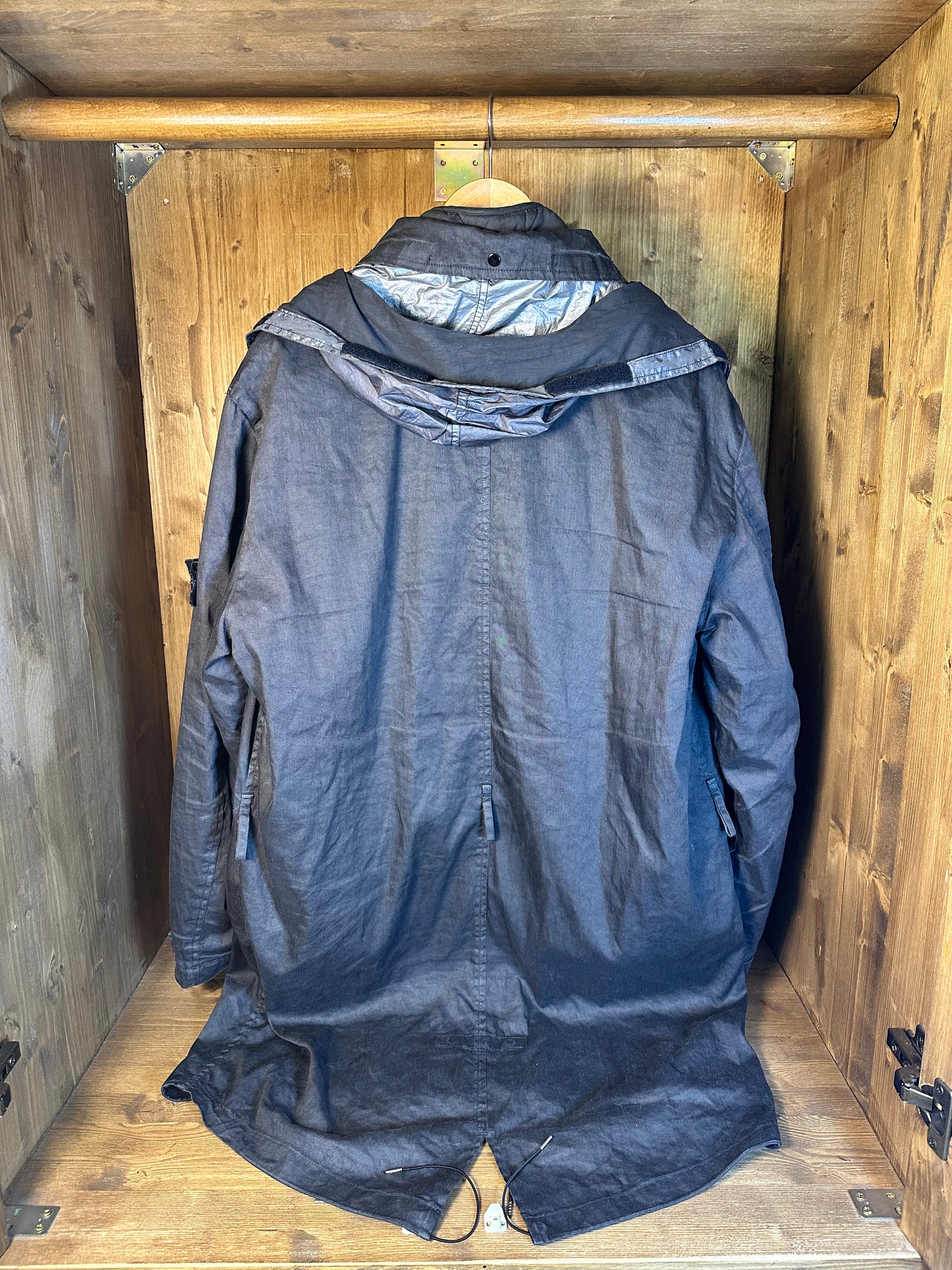 AW04 LINO RESINATO FISHTAIL GREY PARKA