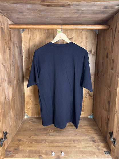 SS22 SPELLOUT TEE Supreme X Stone Island in Jet Black