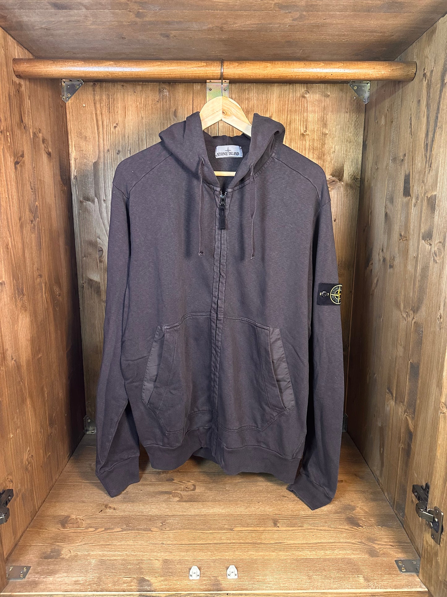 ZIPPED HOODIE in dark brown