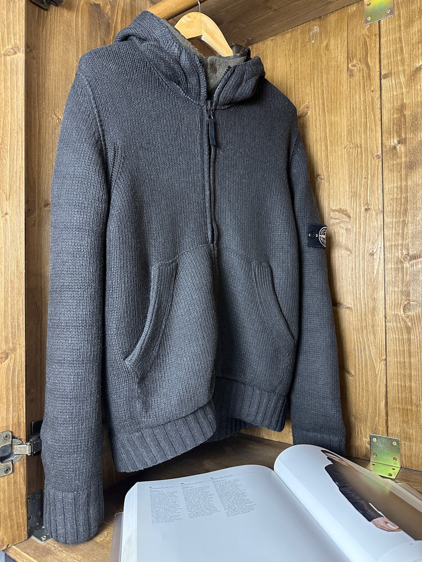 AW08 GRAPHITE KNIT in Black Grey