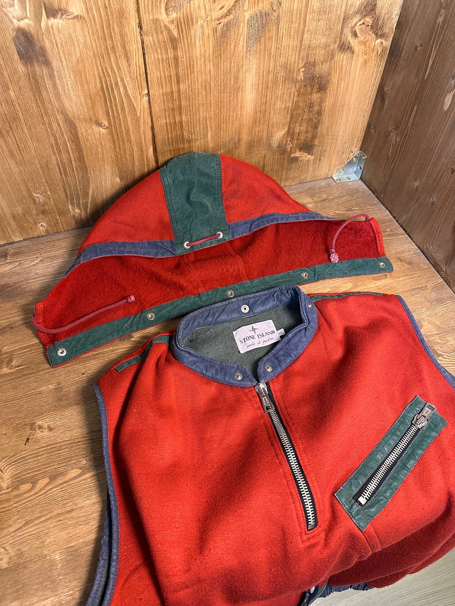 SS1982 TELA STELLA FLEECE RED GILET
