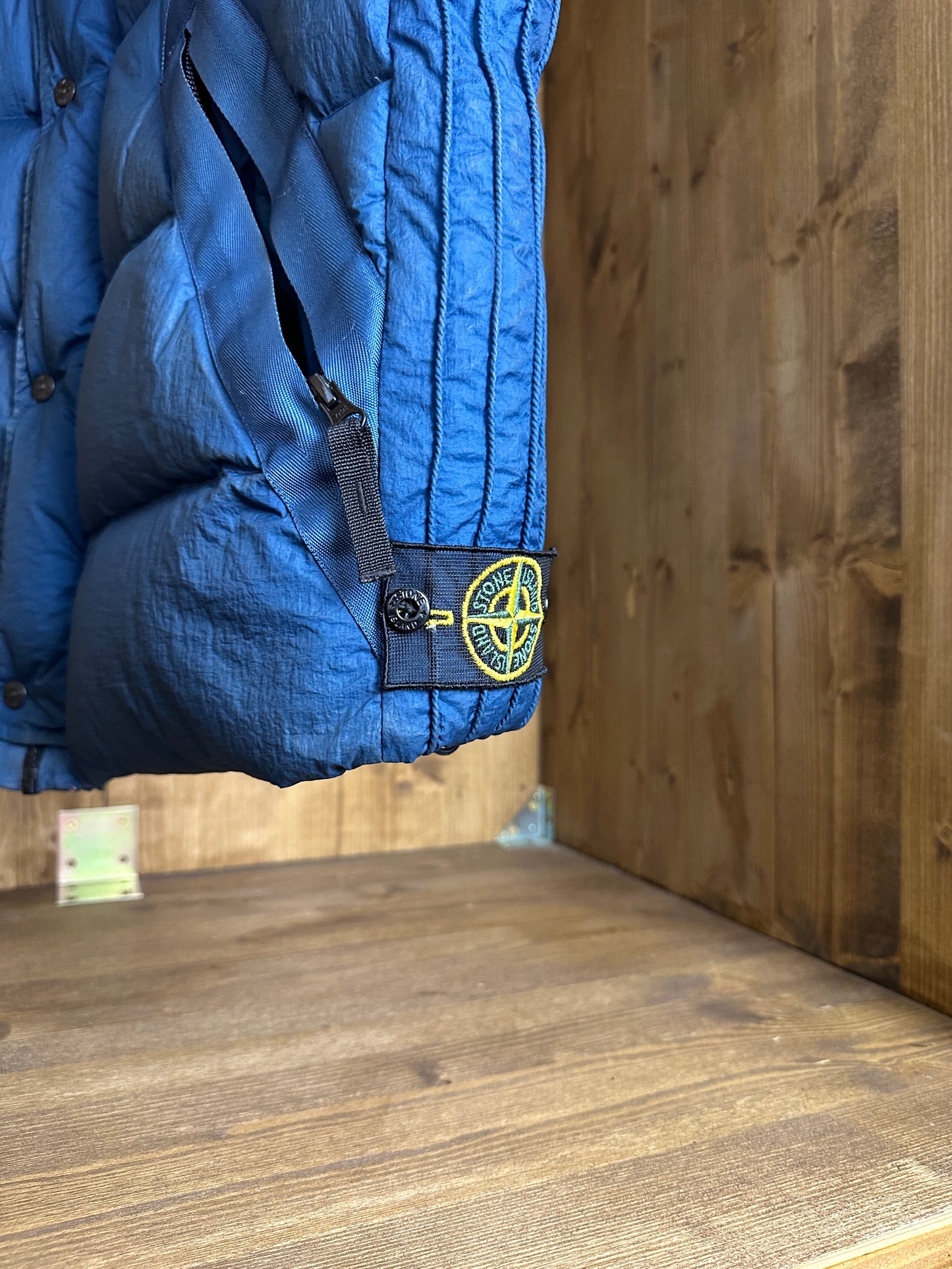 AW08 GOOSE DOWN OPAQUE VEST in Blue