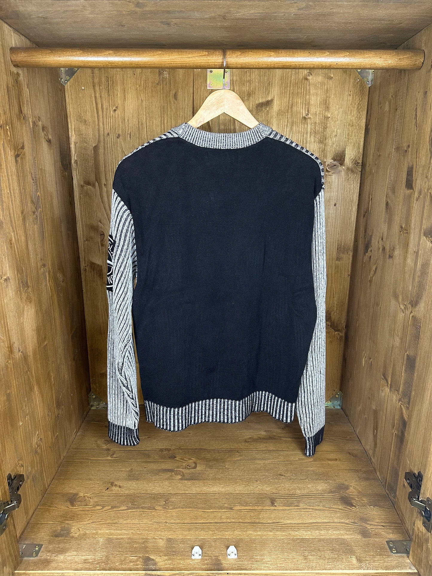 SS19 EMBROIDERED COMPASS JUMPER in Black & White