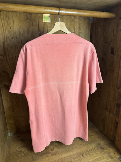 SS87 EMBROIDERED SPELLOUT BOAT NECK TEE in Antique Pink
